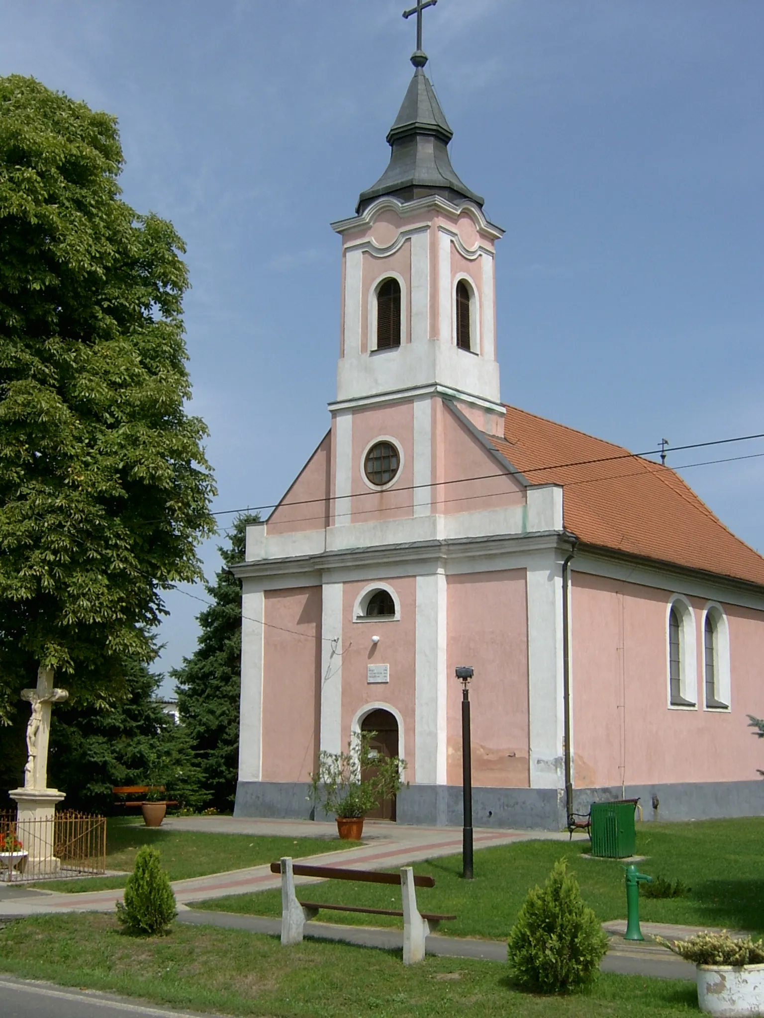 Photo showing: Udvar, katolikus templom