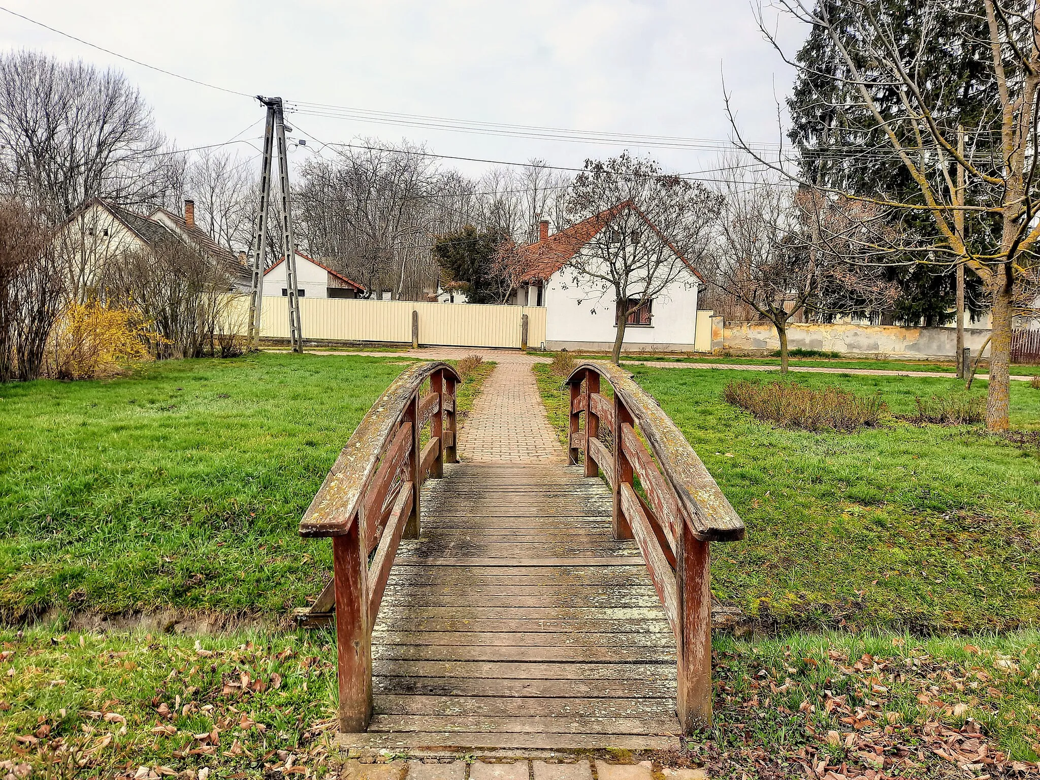 Photo showing: Bezedek, a park hídja