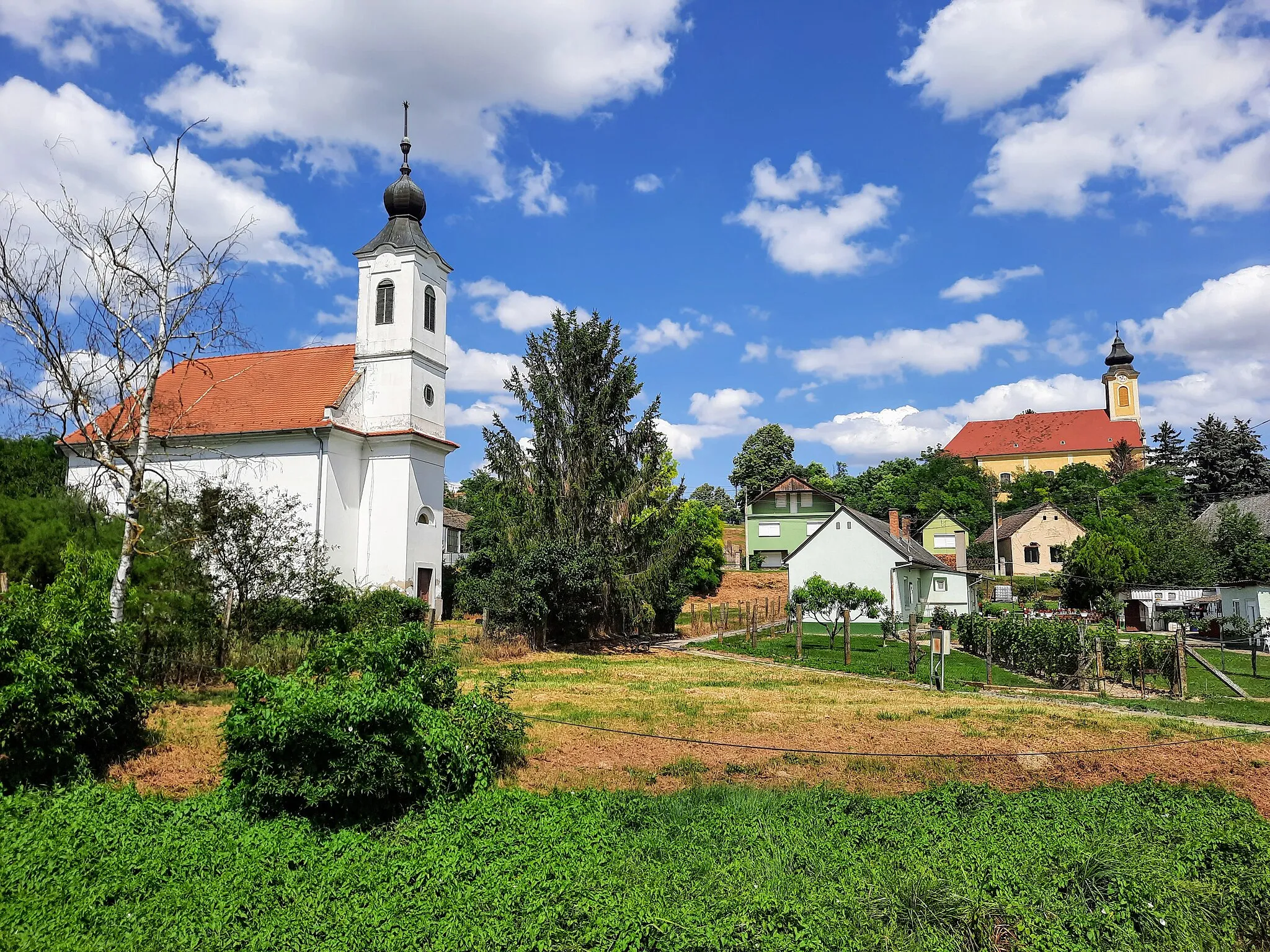 Photo showing: Babarc, két templom