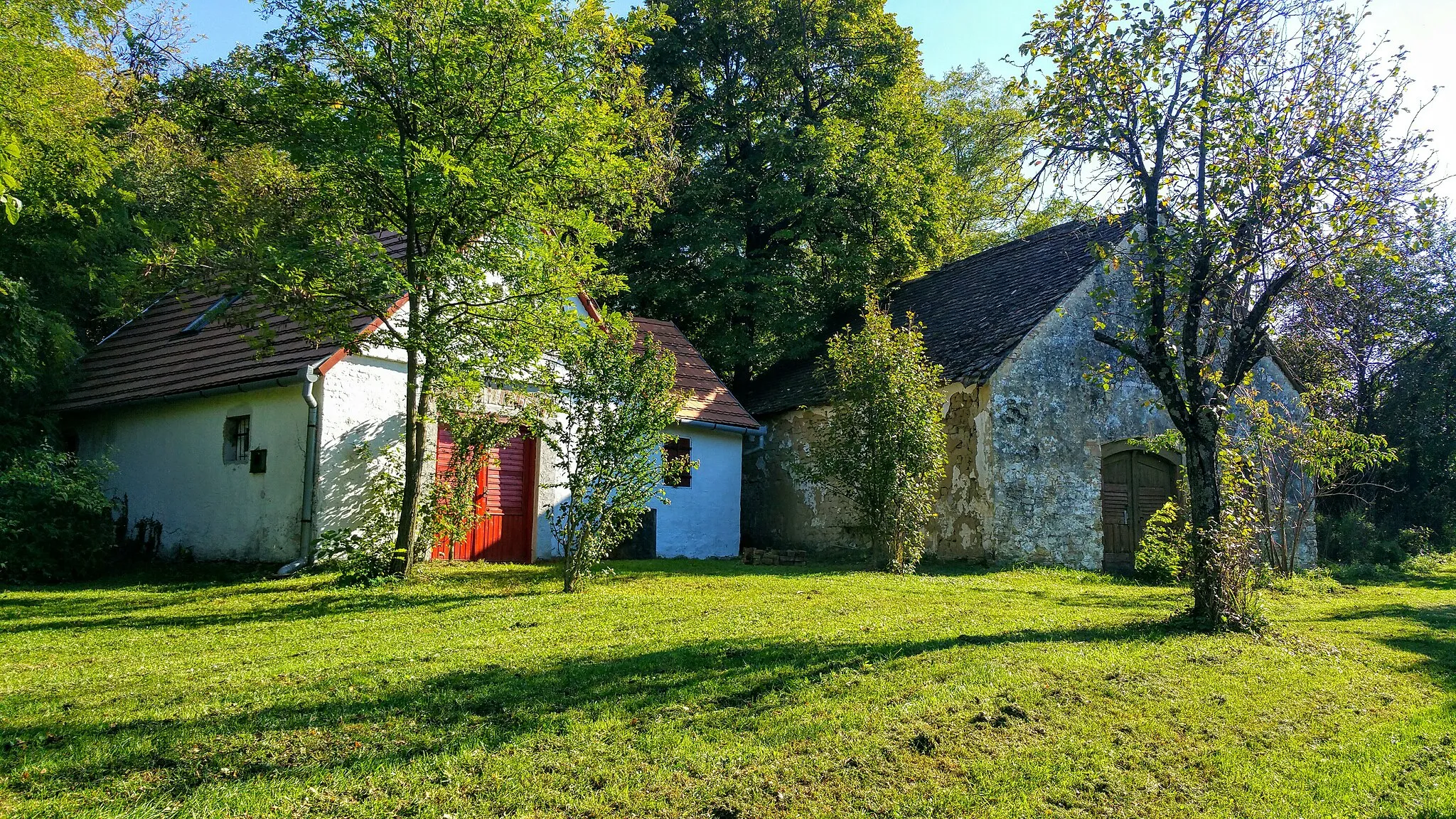 Photo showing: Máriakéménd, pincesor