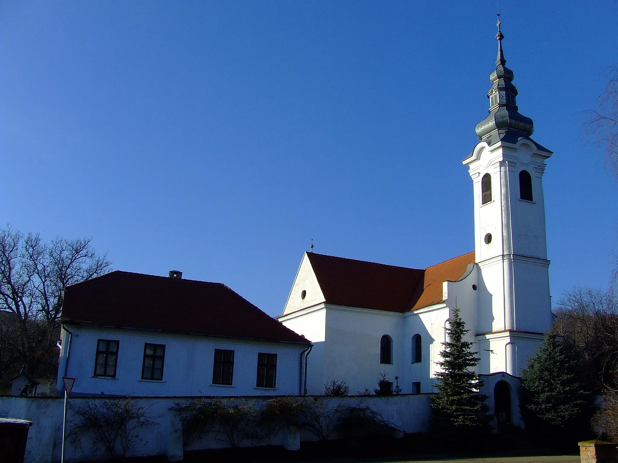 Photo showing: Zengővárkony: A Református temlom télen