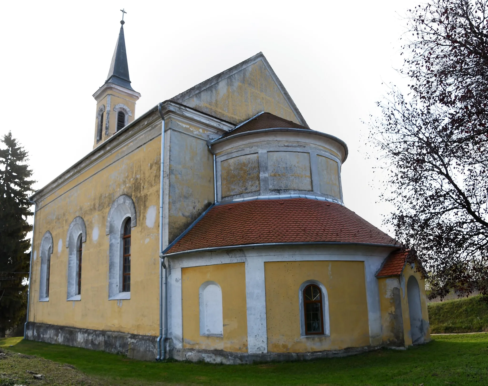 Photo showing: Roman Catholic church in Bár