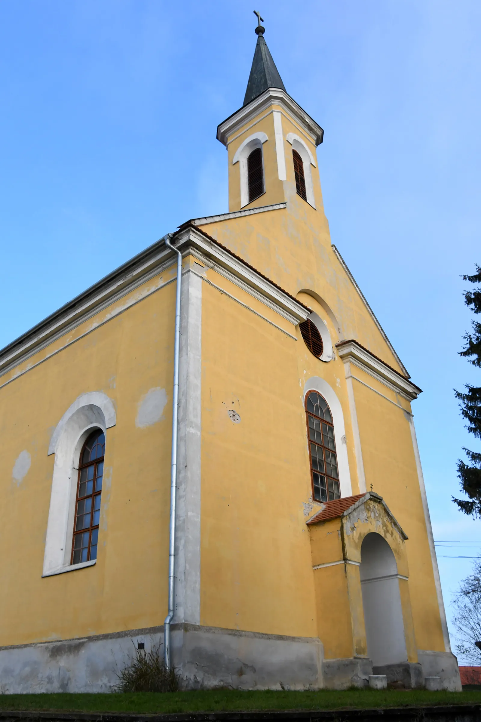 Photo showing: Roman Catholic church in Bár