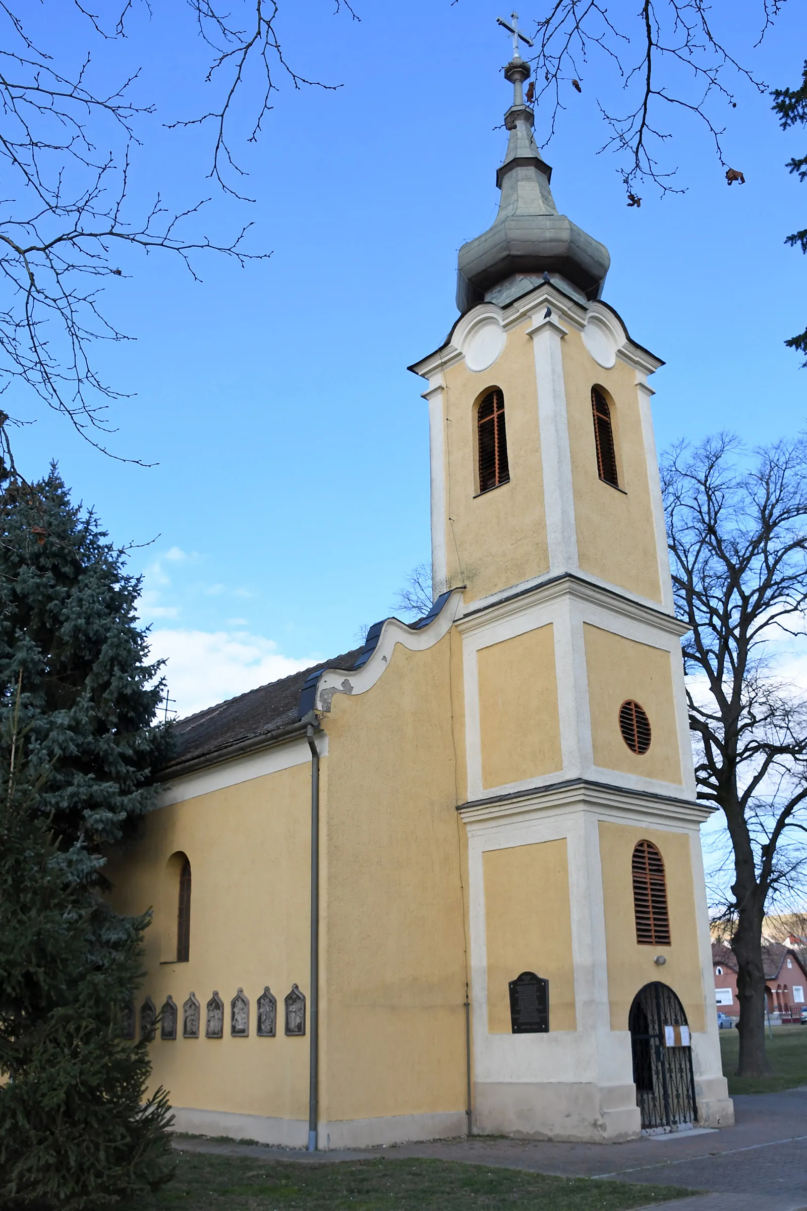 Photo showing: Roman Catholic church in Csikóstőttős, Hungary