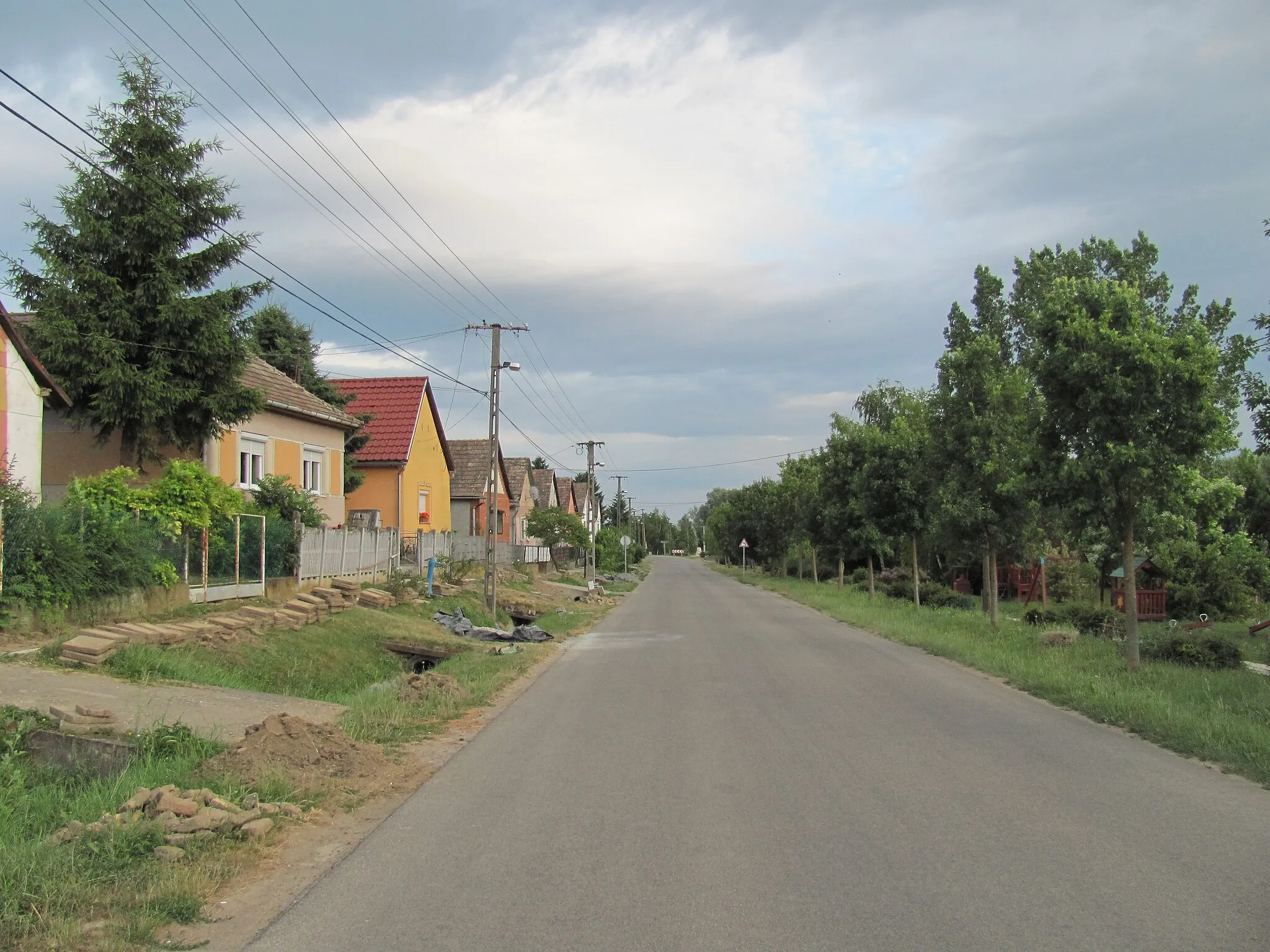 Photo showing: Nak village