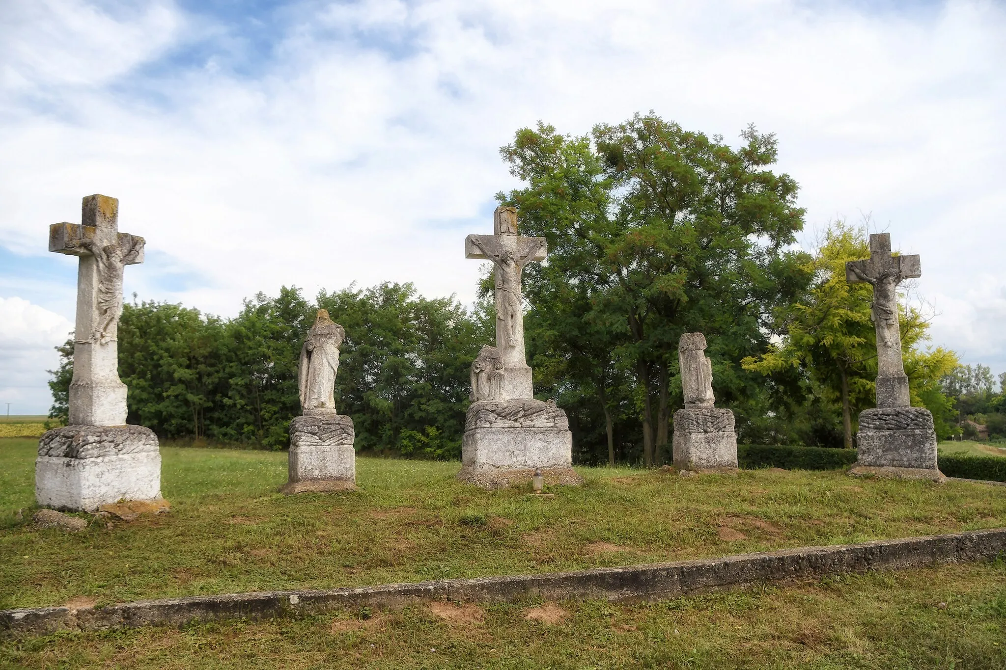 Photo showing: Golgotha sculpture (Szakcs)