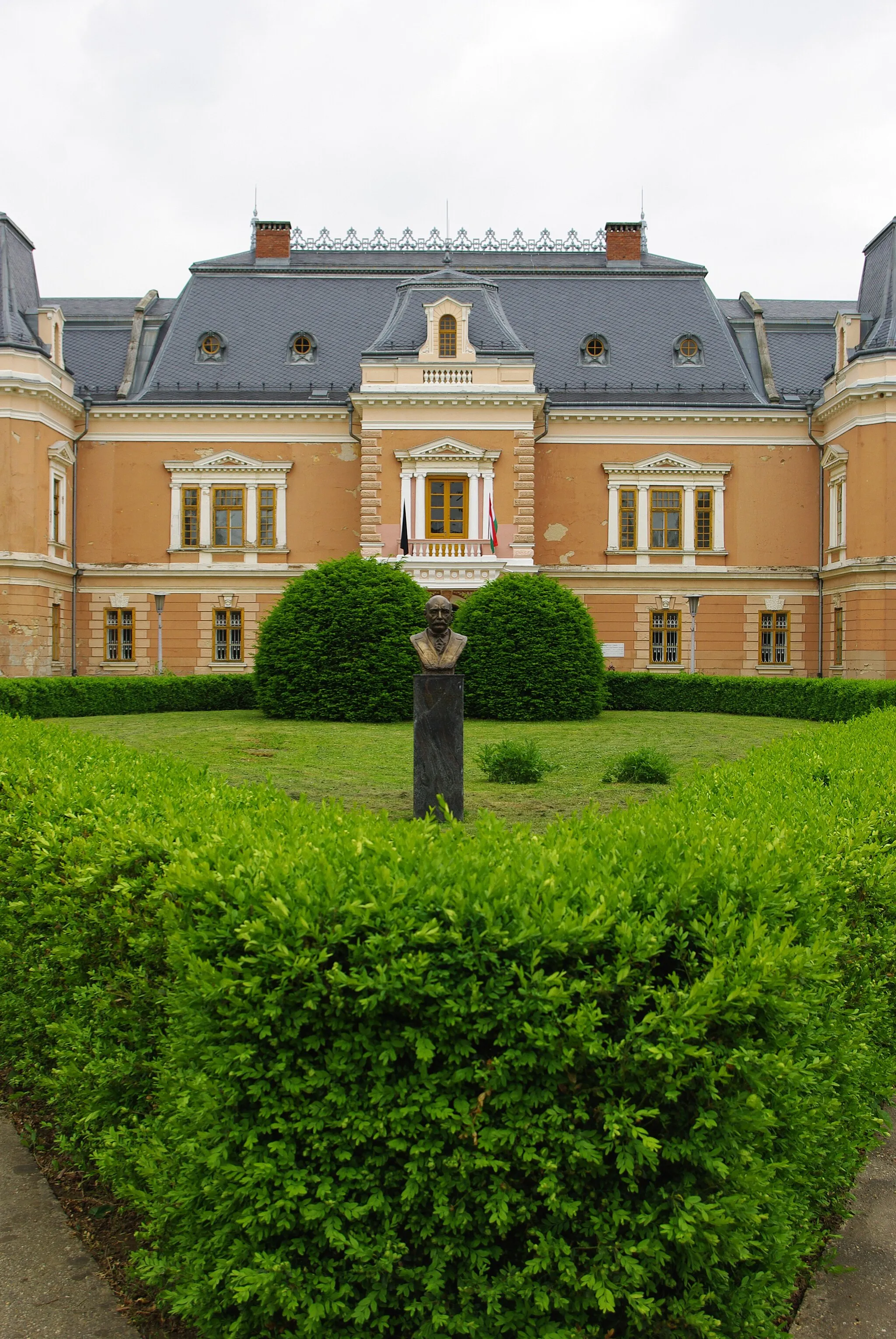 Photo showing: Apponyi Castel in Lengyel, Hungary