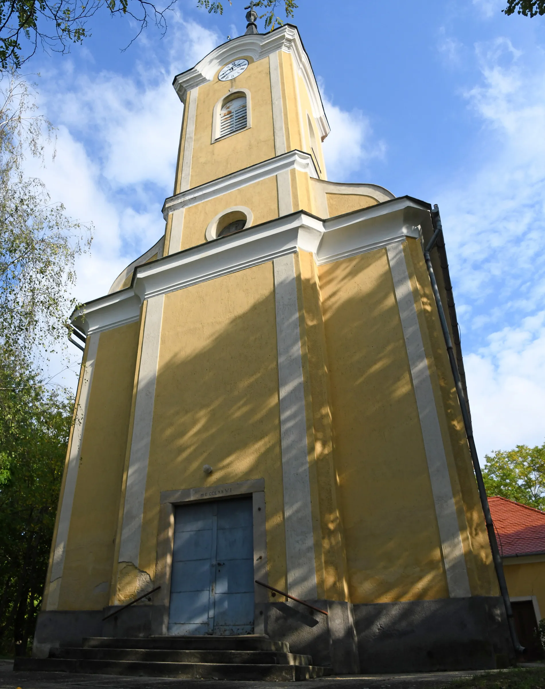 Photo showing: Roman Catholic church in Nagyvejke, Hungary