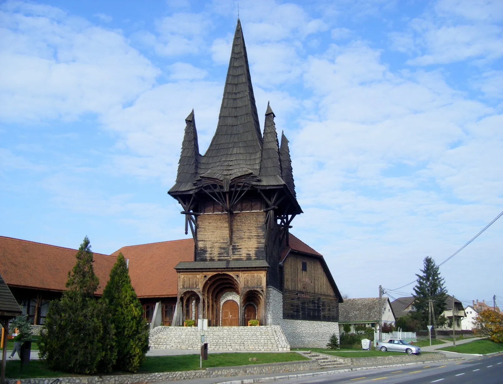 Photo showing: Kakasd Community Centre