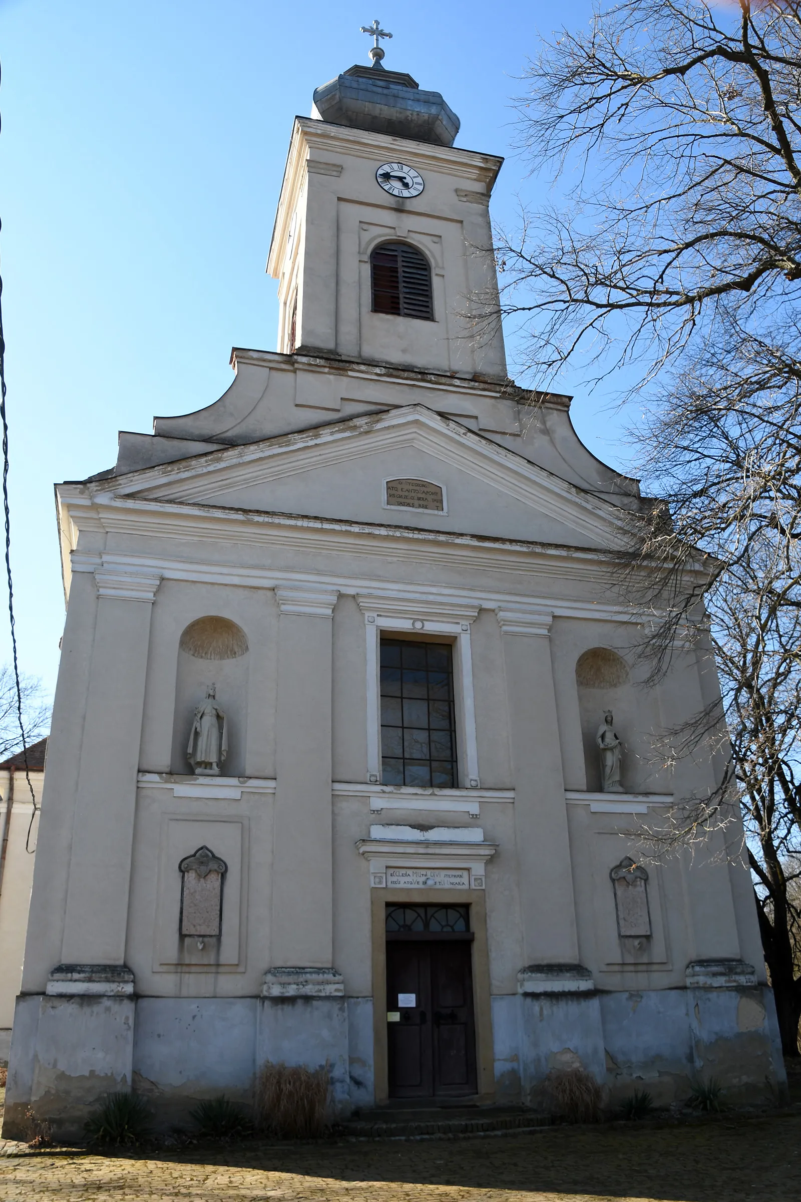 Photo showing: Roman Catholic church in Mucsi, Hungary