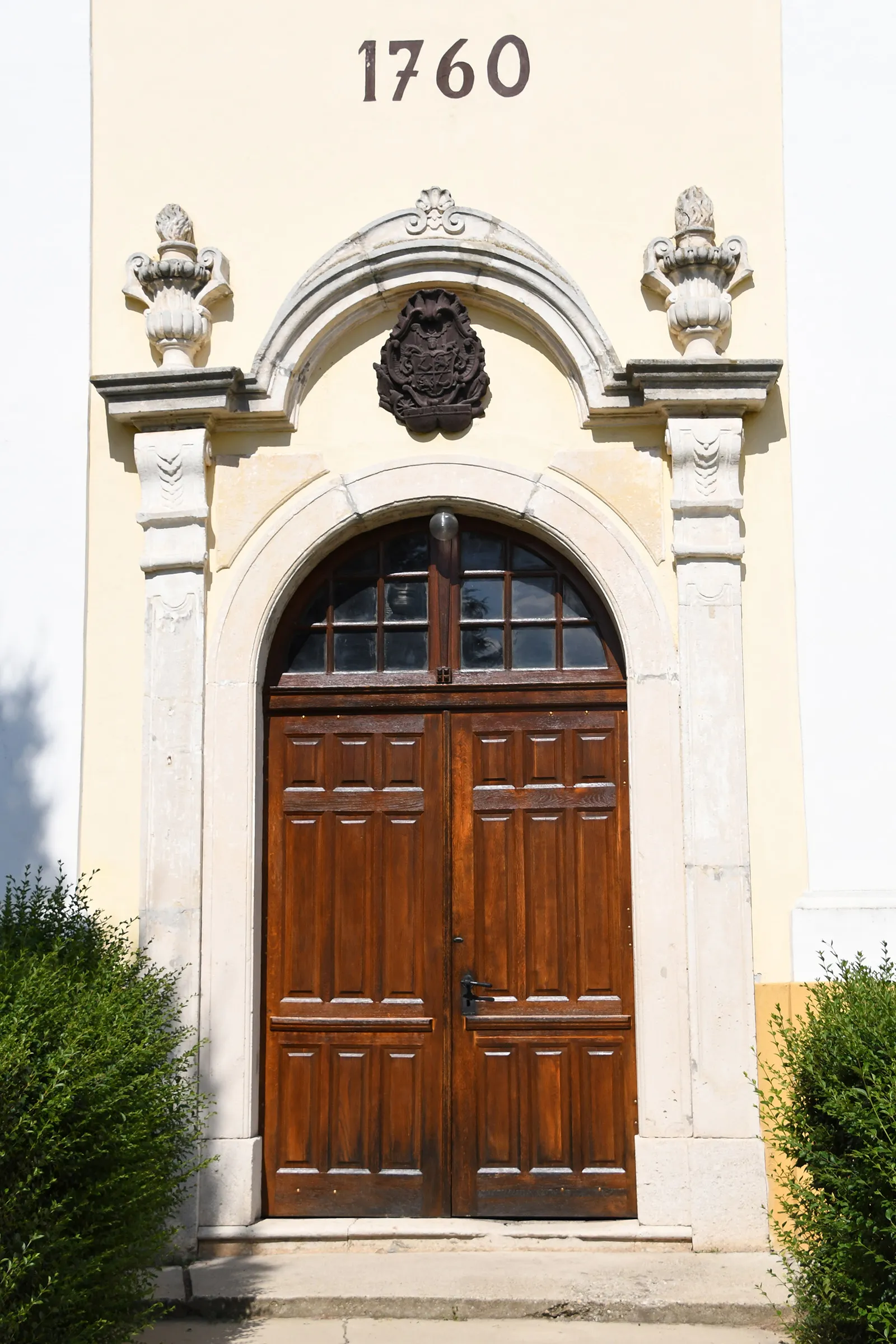 Photo showing: Roman Catholic church in Miháld, Hungary