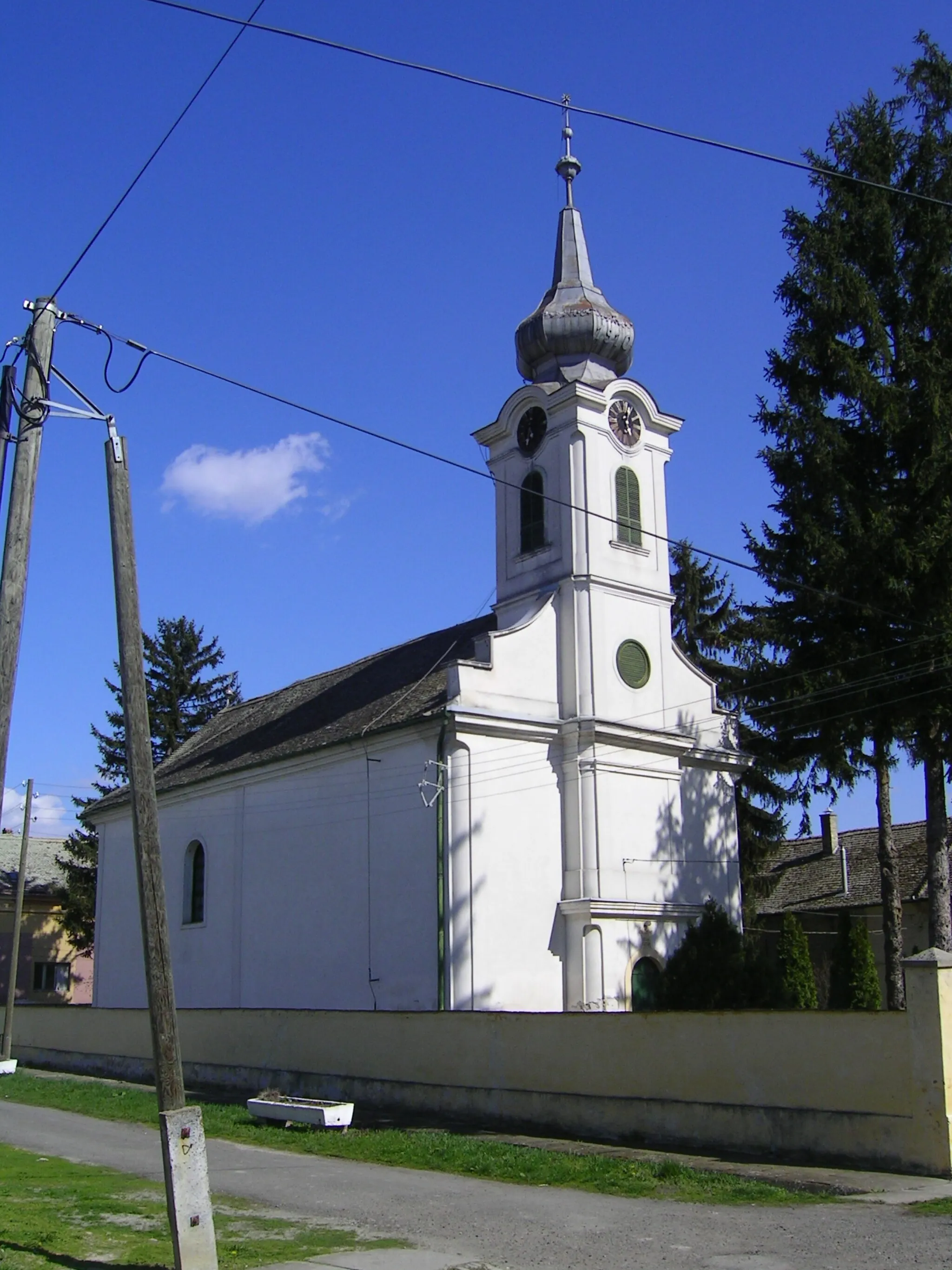 Photo showing: Calvinist church in Kölked, Hungary