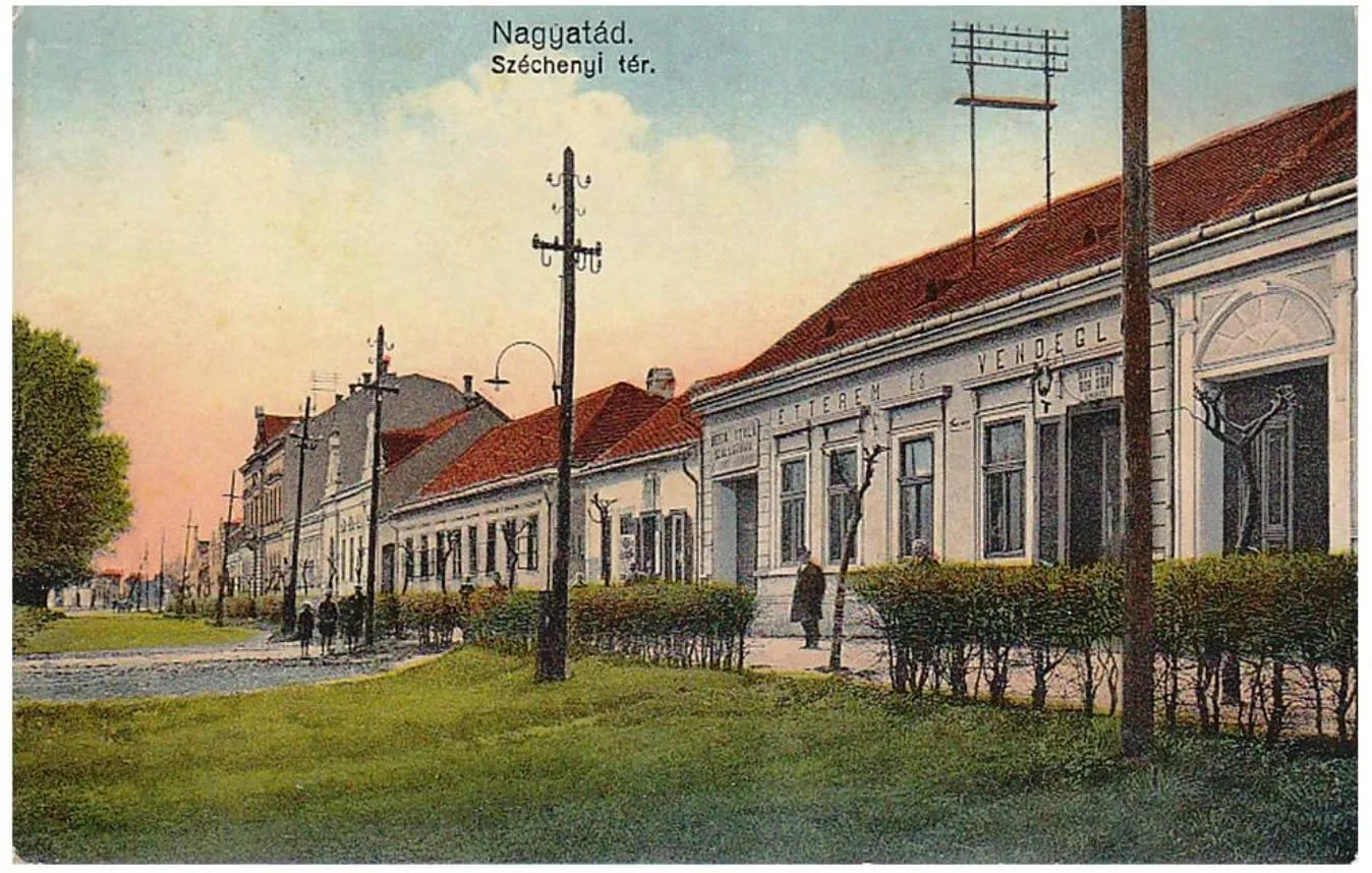 Photo showing: 1928, Nagyatád, Széchenyi square, Gábor Berta's restaurant, the Golden Lamb is on the right side