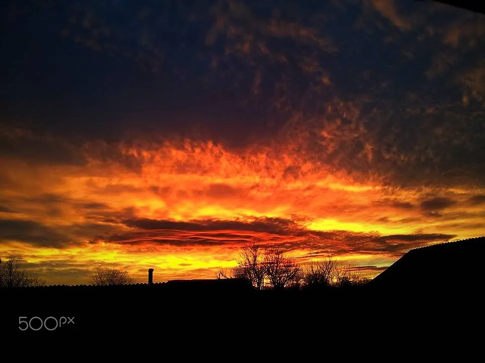 Photo showing: 500px provided description: Red Sunset [#sunrise ,#fog ,#sunset ,#sun ,#twilight ,#moon ,#silhouette ,#dawn ,#dusk ,#backlit ,#dramatic sky ,#moody sky]