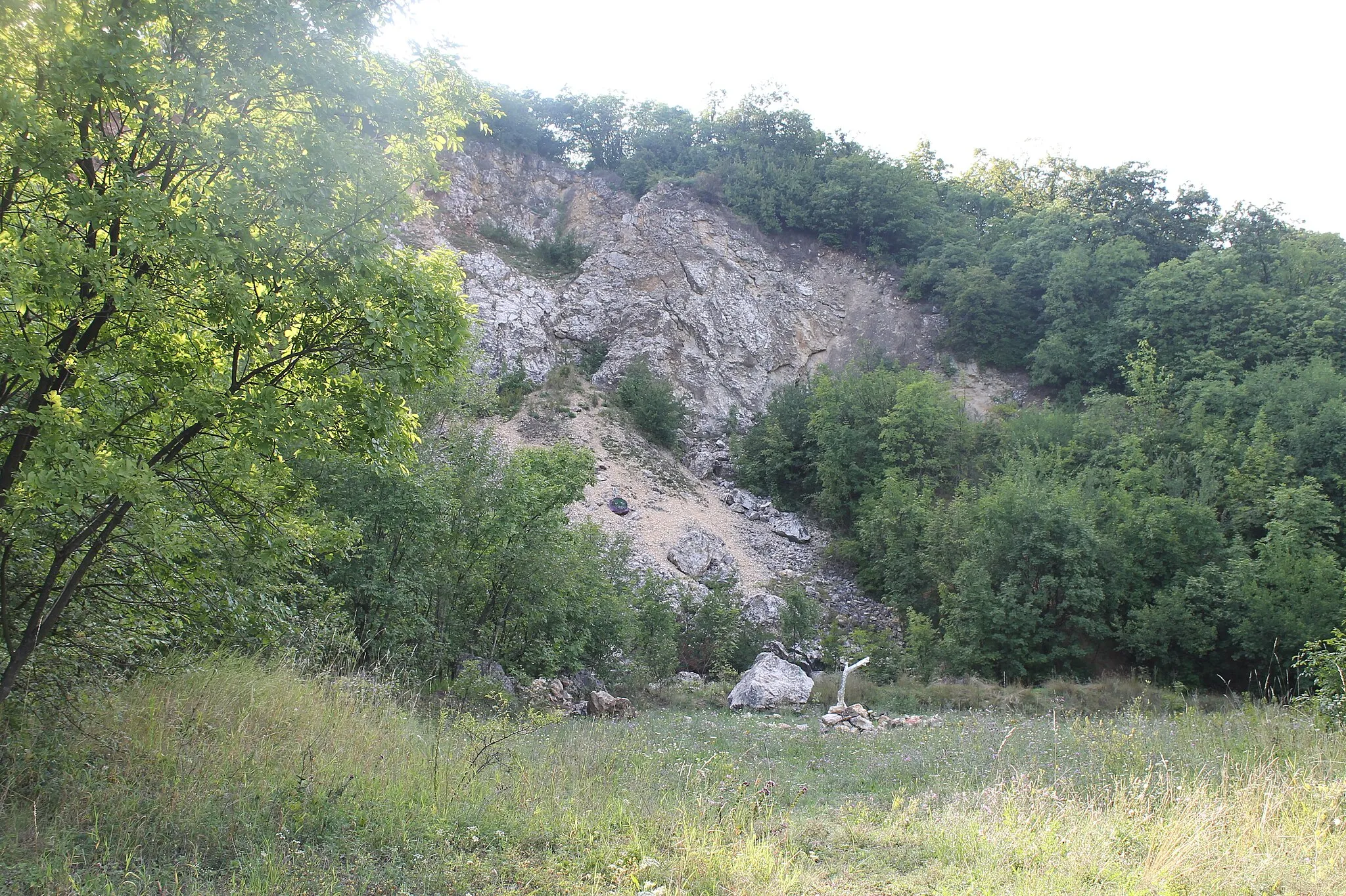 Photo showing: A Kálvária-domb legnagyobb, északi bányaudvara.