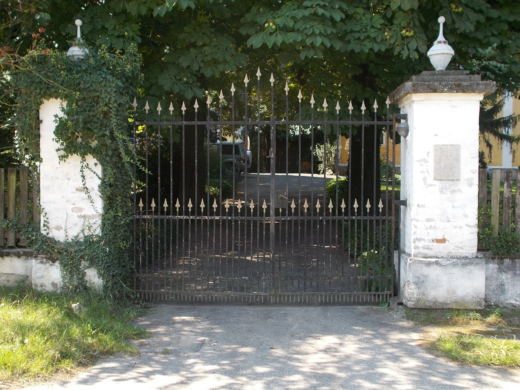 Photo showing: Esterházy hunting lodge. Listed ID 8767. - Hársfa street, Tamási, Tolna County, Hungary