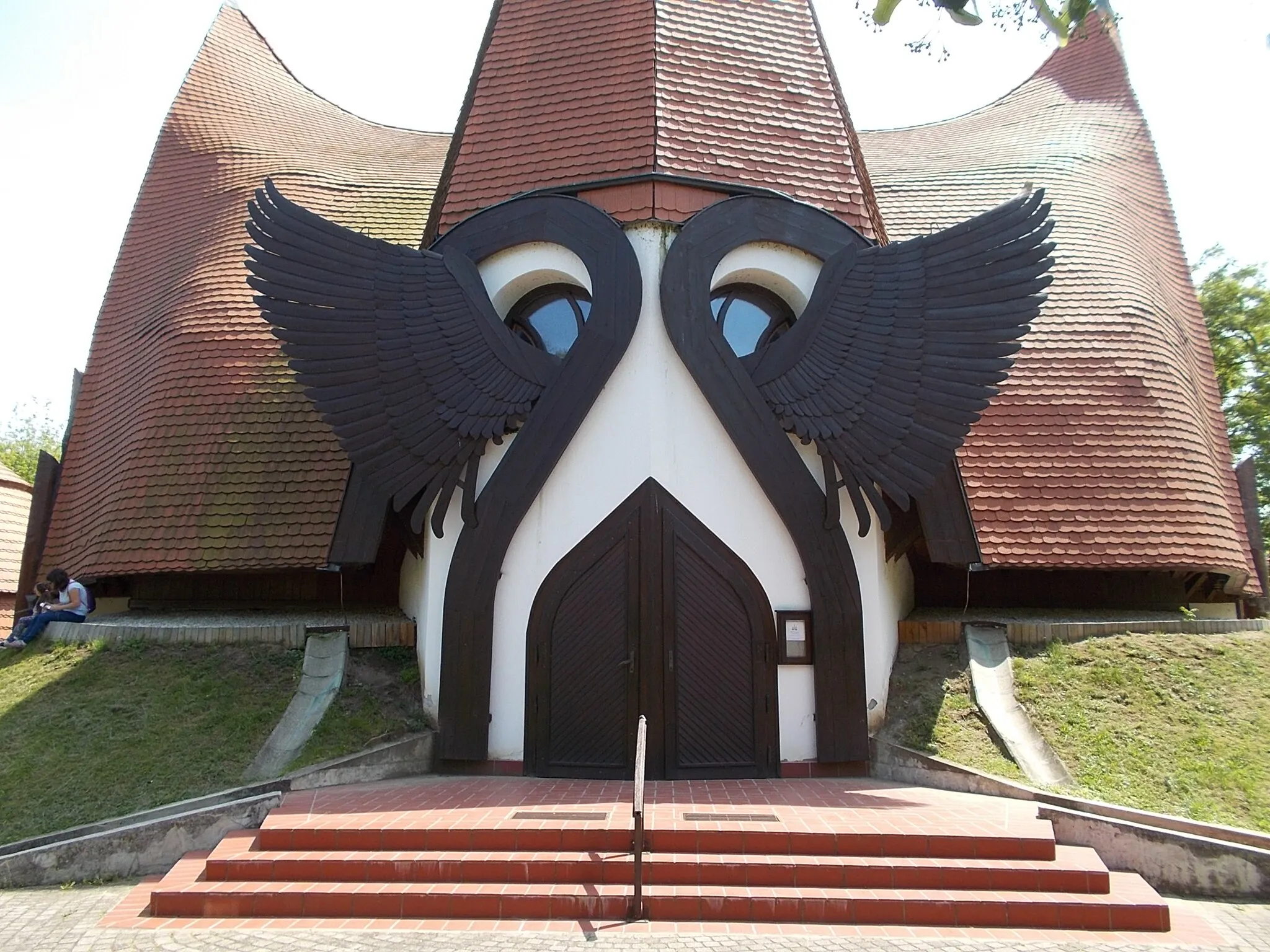 Photo showing: : Lutheran church, north (NW) side. - circa 218 Fő street, Downtown, Siófok, Somogy County, Hungary.