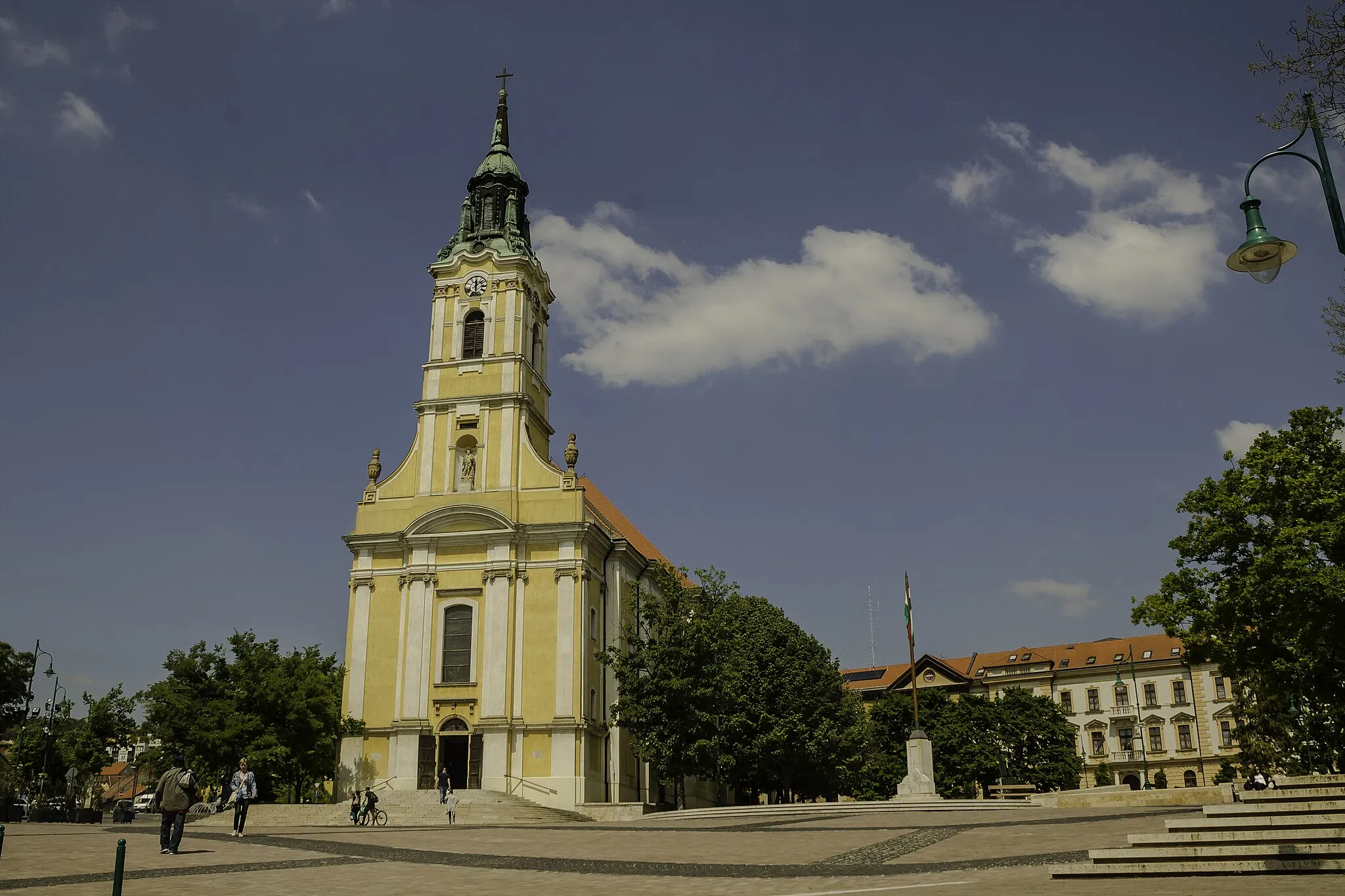 Photo showing: R. k. plébániatemplom (Krisztus Mennybemenetele), Béla király tér (Szekszárd)