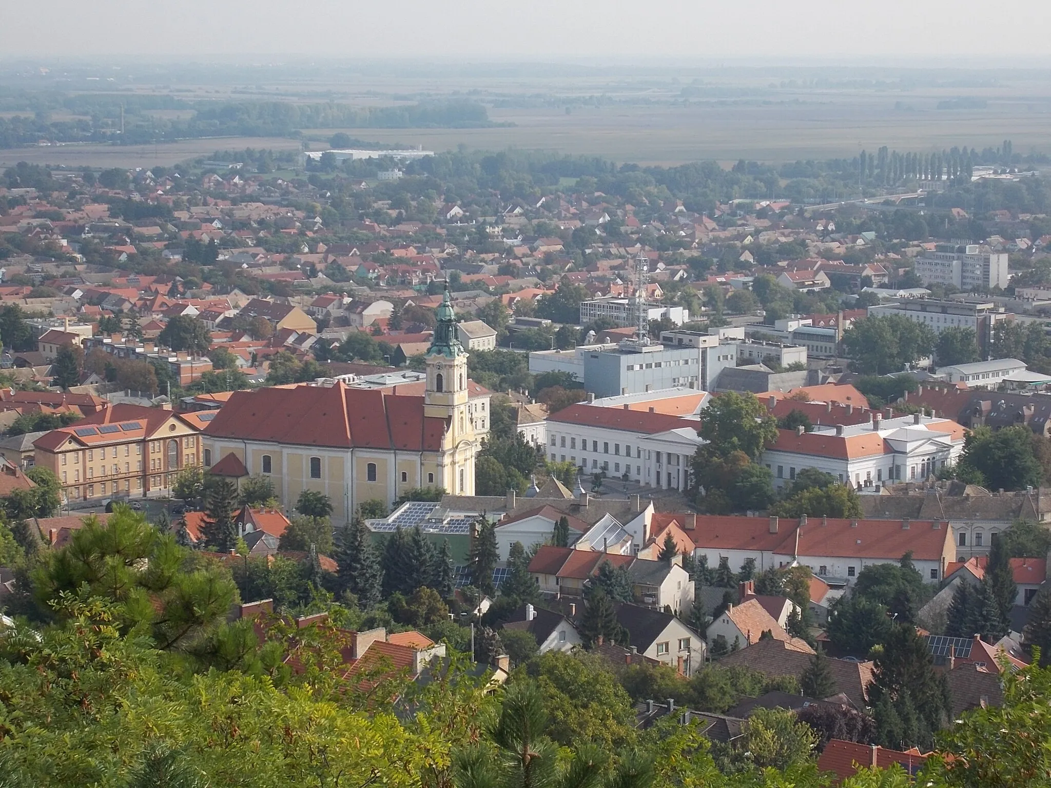 Photo showing: : View toward Bela Square area from Calvary lookout in Bartina neighborhood, Szekszárd, Tolna County, Hungary.