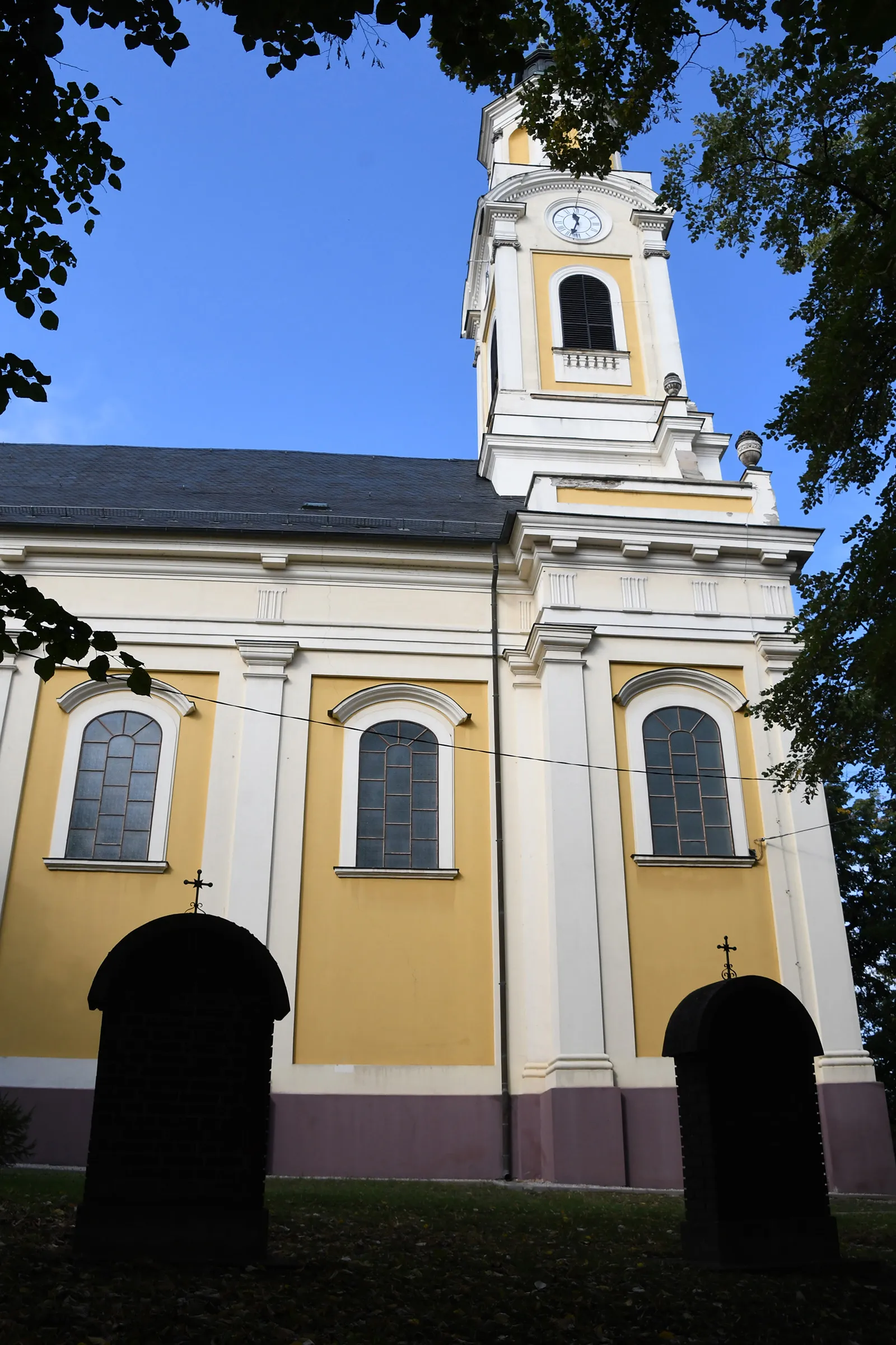 Photo showing: Roman Catholic church in Hőgyész, Hungary