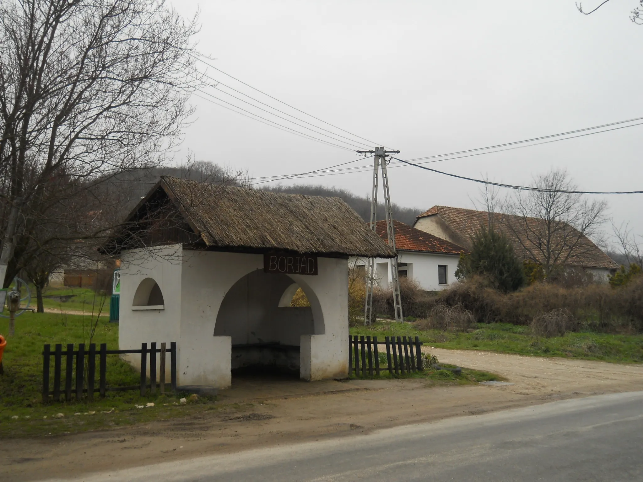 Photo showing: Kölesd/Borjád - buszmegálló