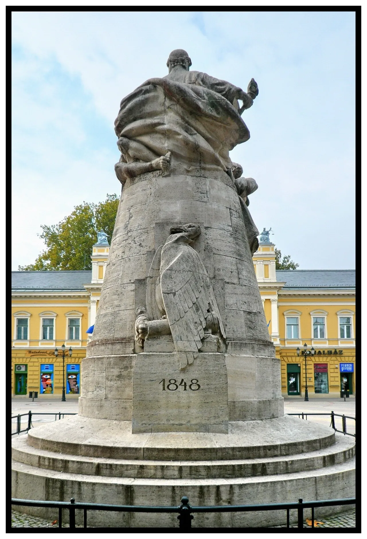 Photo showing: Kossuth-emlékmű (Betlen Gyula, 1912). - Magyarország, Szabolcs-Szatmár-Bereg megye, Nyíregyháza, Kossuth tér, a tér közepén, a Városházával szemben helyezkedik el a szoborcsoport.
