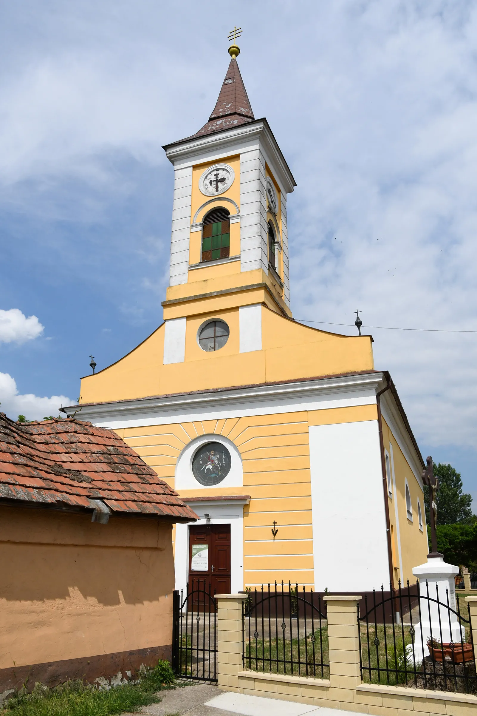 Photo showing: Greek Catholic church in Bedő, Hungary