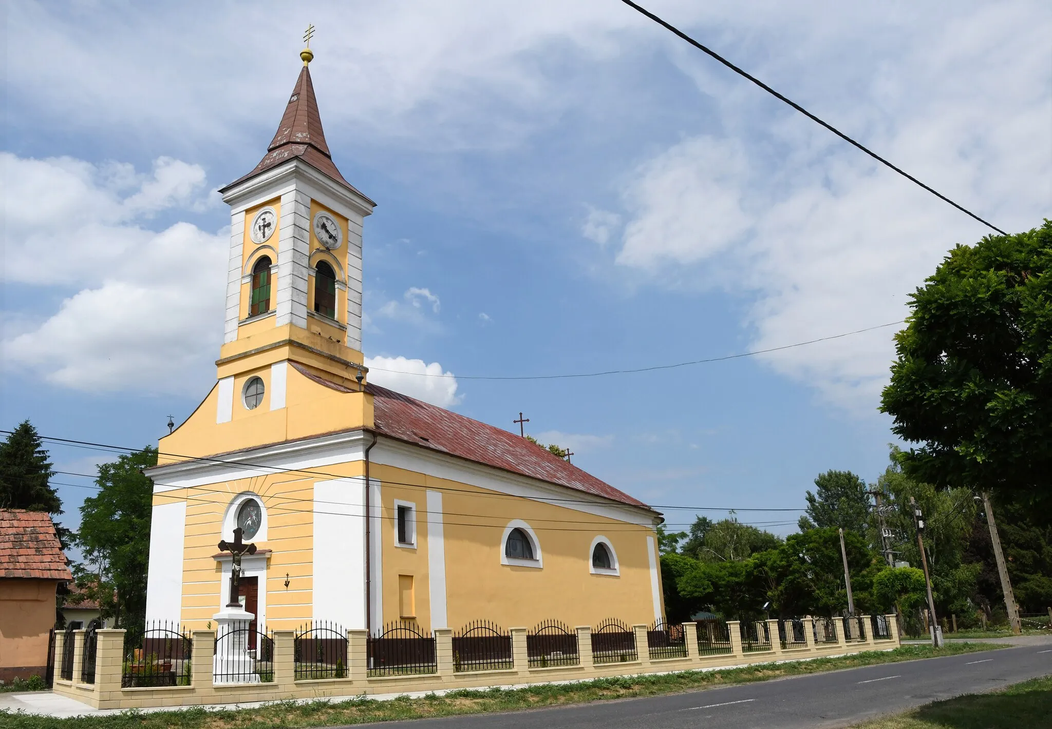Photo showing: Greek Catholic church in Bedő, Hungary