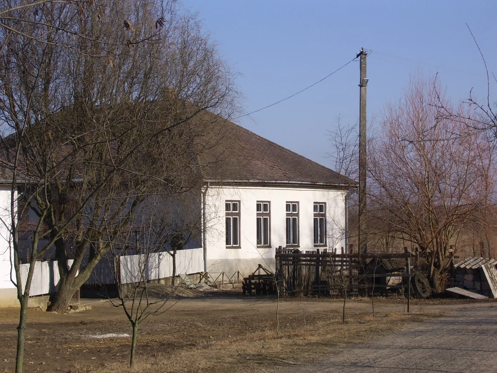Photo showing: Az egykori nagymogyorósi iskola épülete (Balkány)