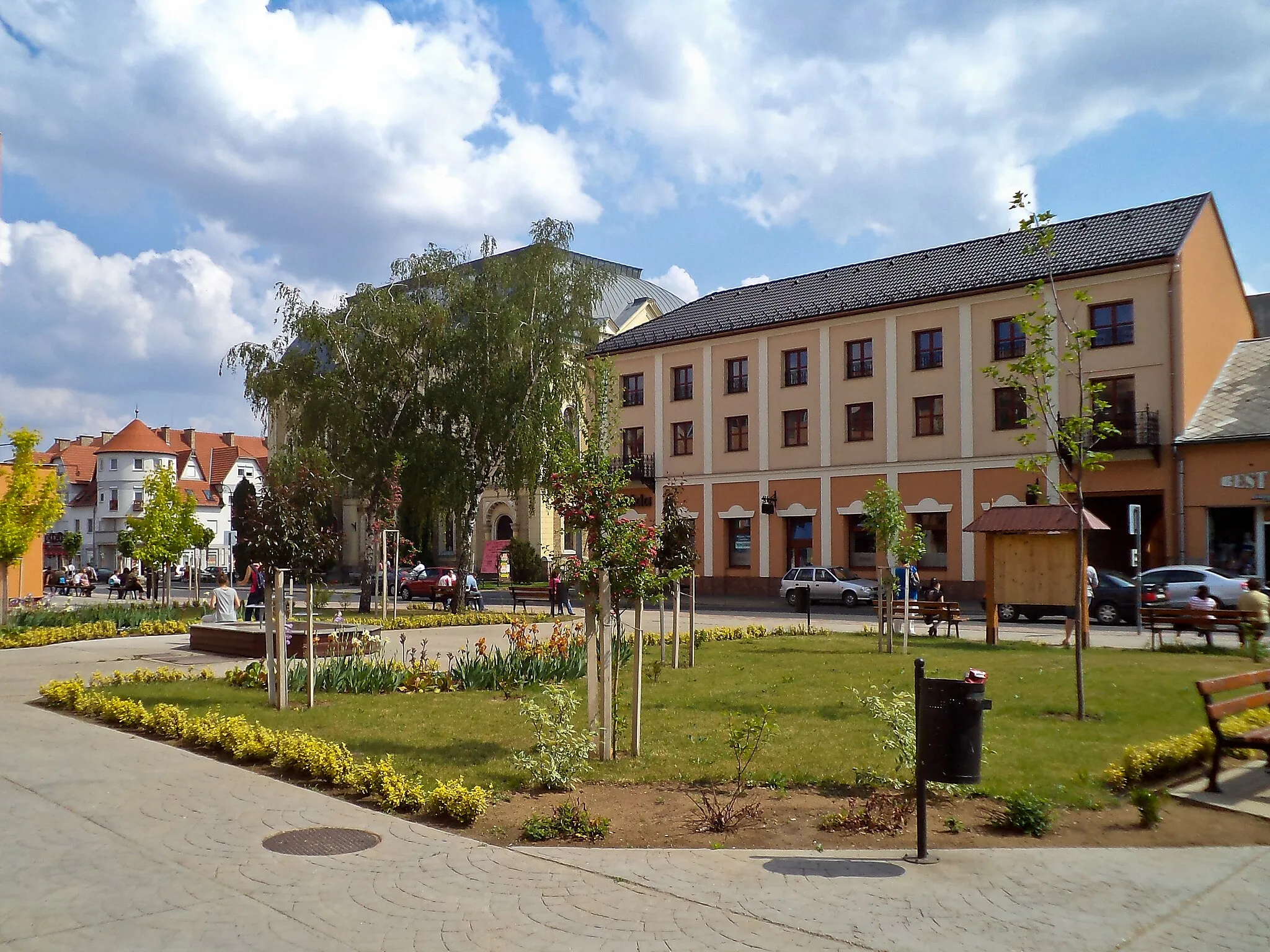 Photo showing: Kisvárda, main square with adjoining park