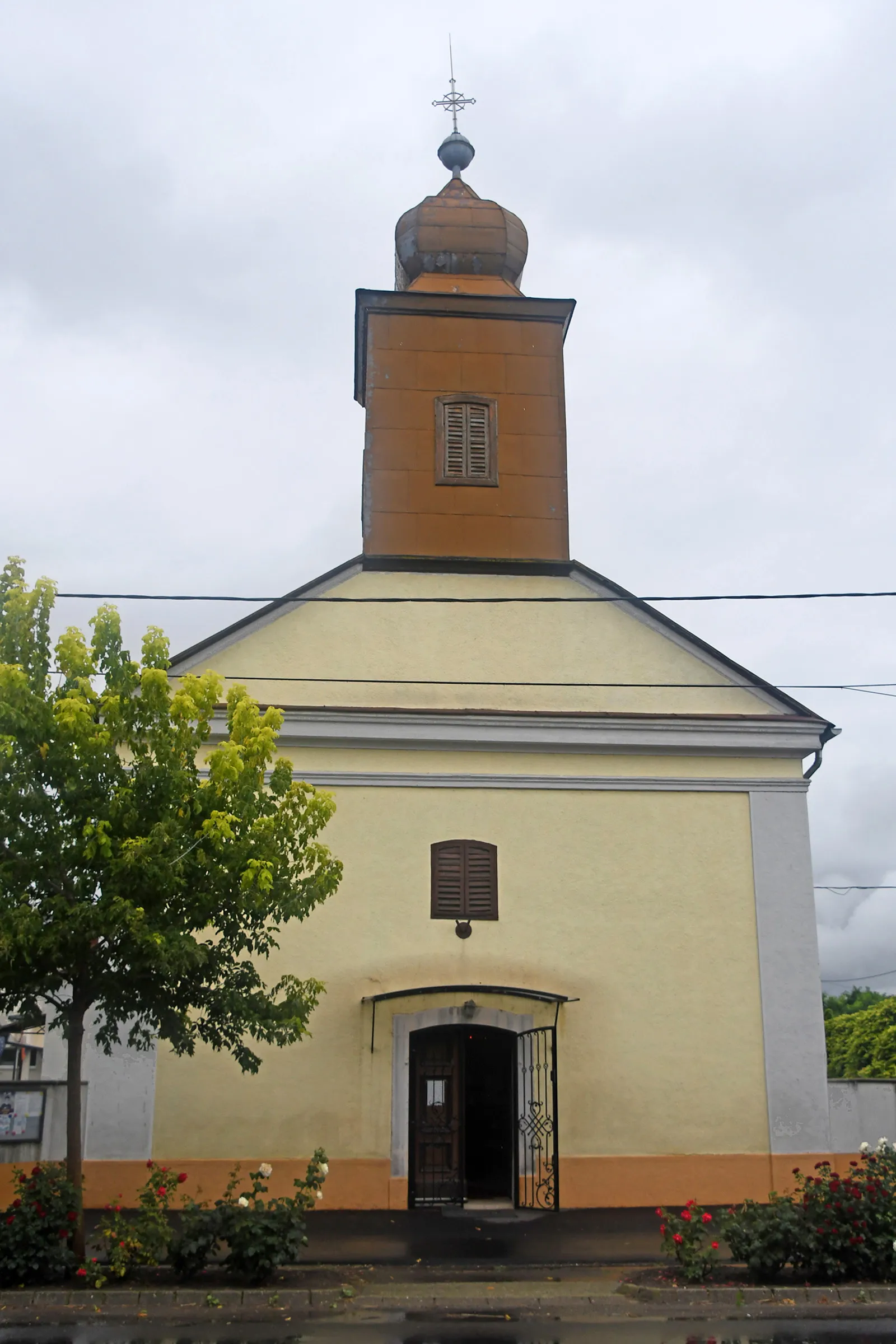 Photo showing: Roman Catholic church in Nagyhalász, Hungary