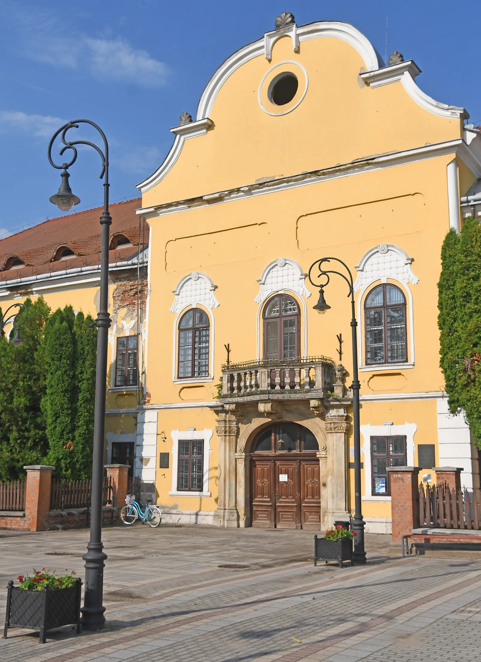 Photo showing: Former county hall in Nagykálló, Hungary