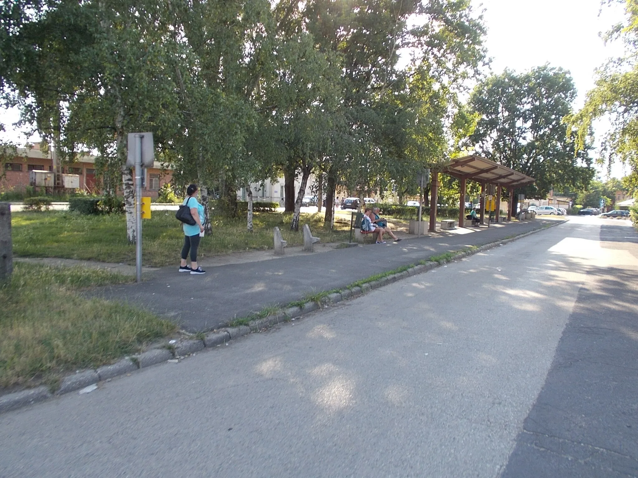 Photo showing: 'Nagykáta, vasútállomás' bus stop at Nagykáta railway station - Nagykáta, Pest County, Hungary.=