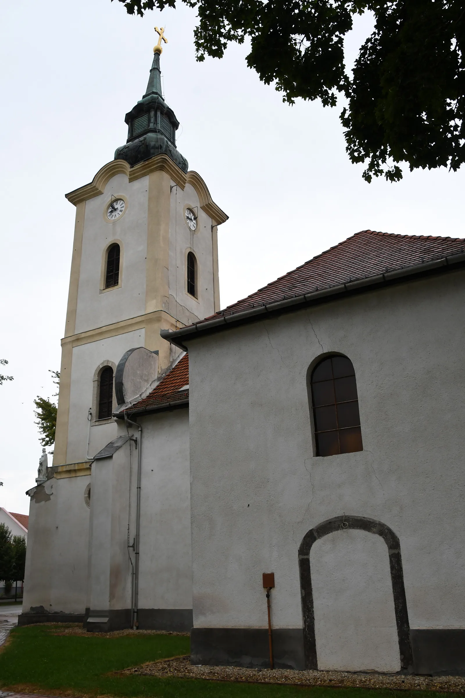 Photo showing: Roman Catholic church in Jászfényszaru, Hungary