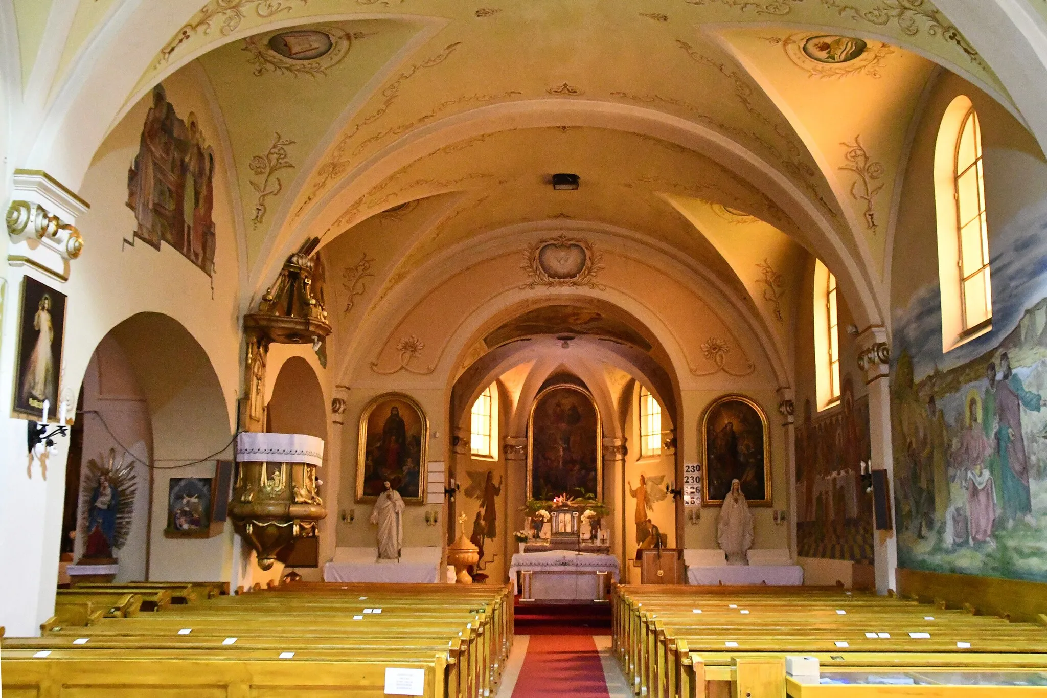 Photo showing: Interior of All Saints church in Jászfényszaru, Hungary