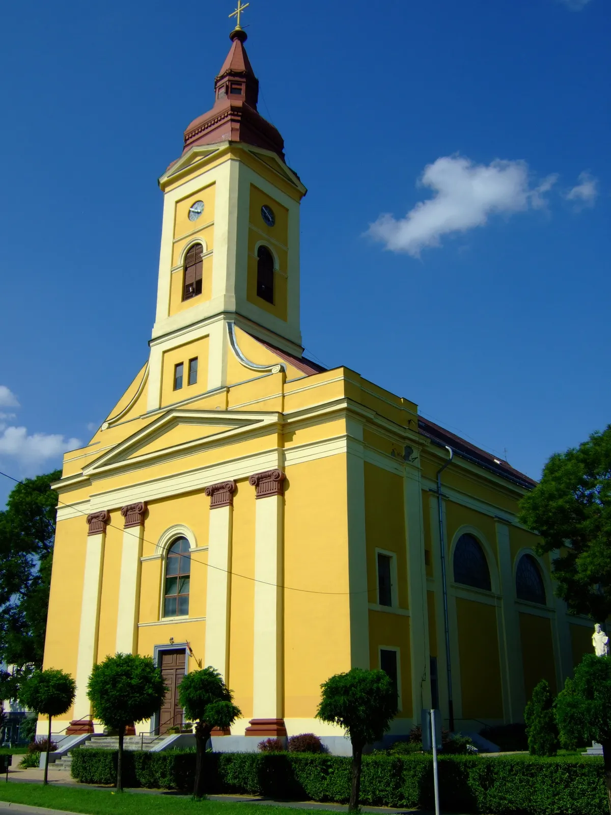 Photo showing: Nagyboldogasszony római katolikus templom (Polgár, Brankovics tér)