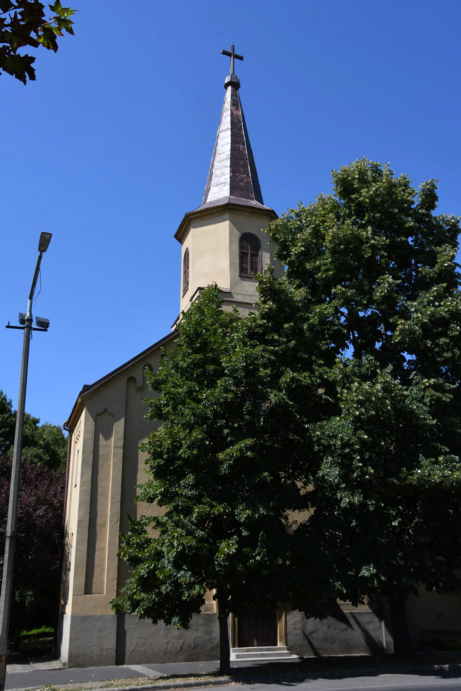 Photo showing: Roman Catholic church in Derecske, Hungary