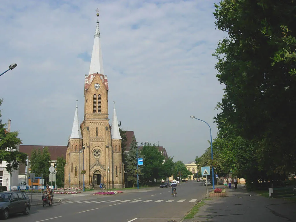 Photo showing: The center of the town with Lutheran Church in Szentes, Hungary.
