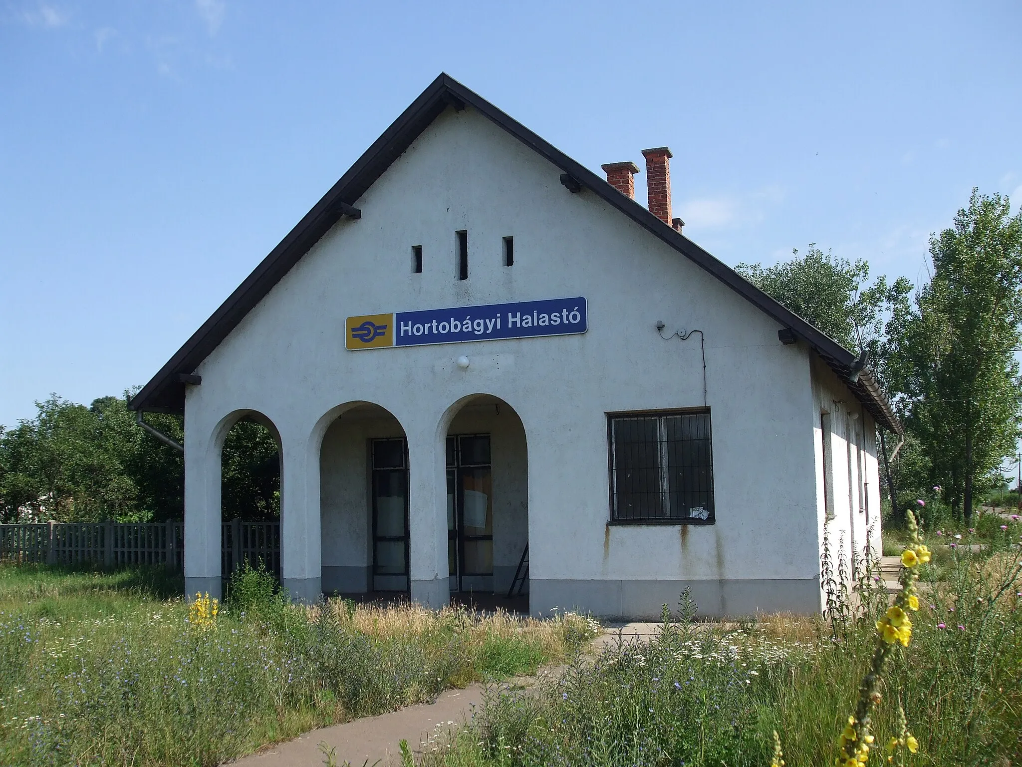 Photo showing: Railway stop of Hortobágyi Halastó in the Debrecen–Füzesabony line, Hajdú-Bihar County, Hungary.