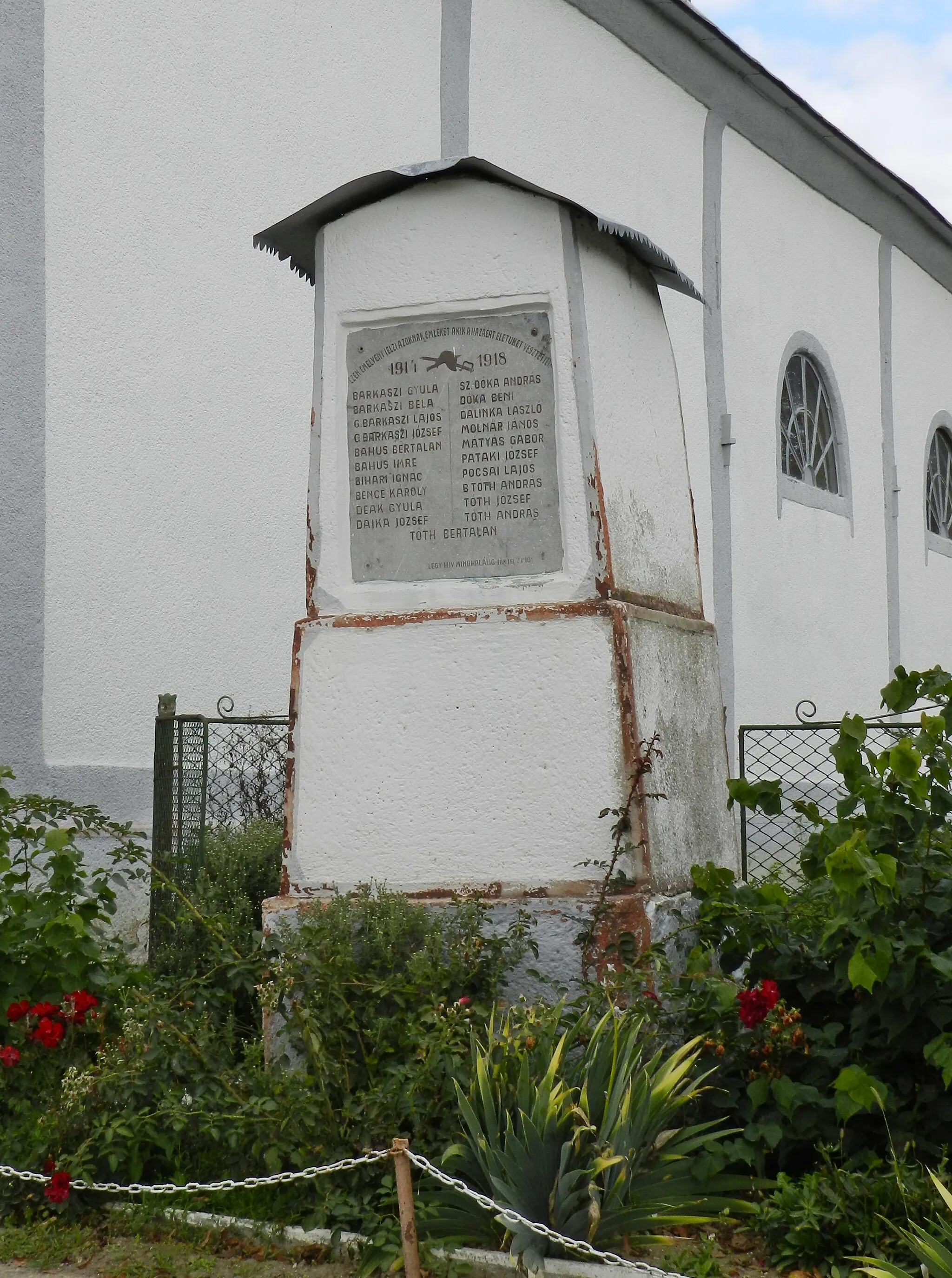 Photo showing: Пам’ятний знак на честь односельчан, загиблих в першій світовій війні.