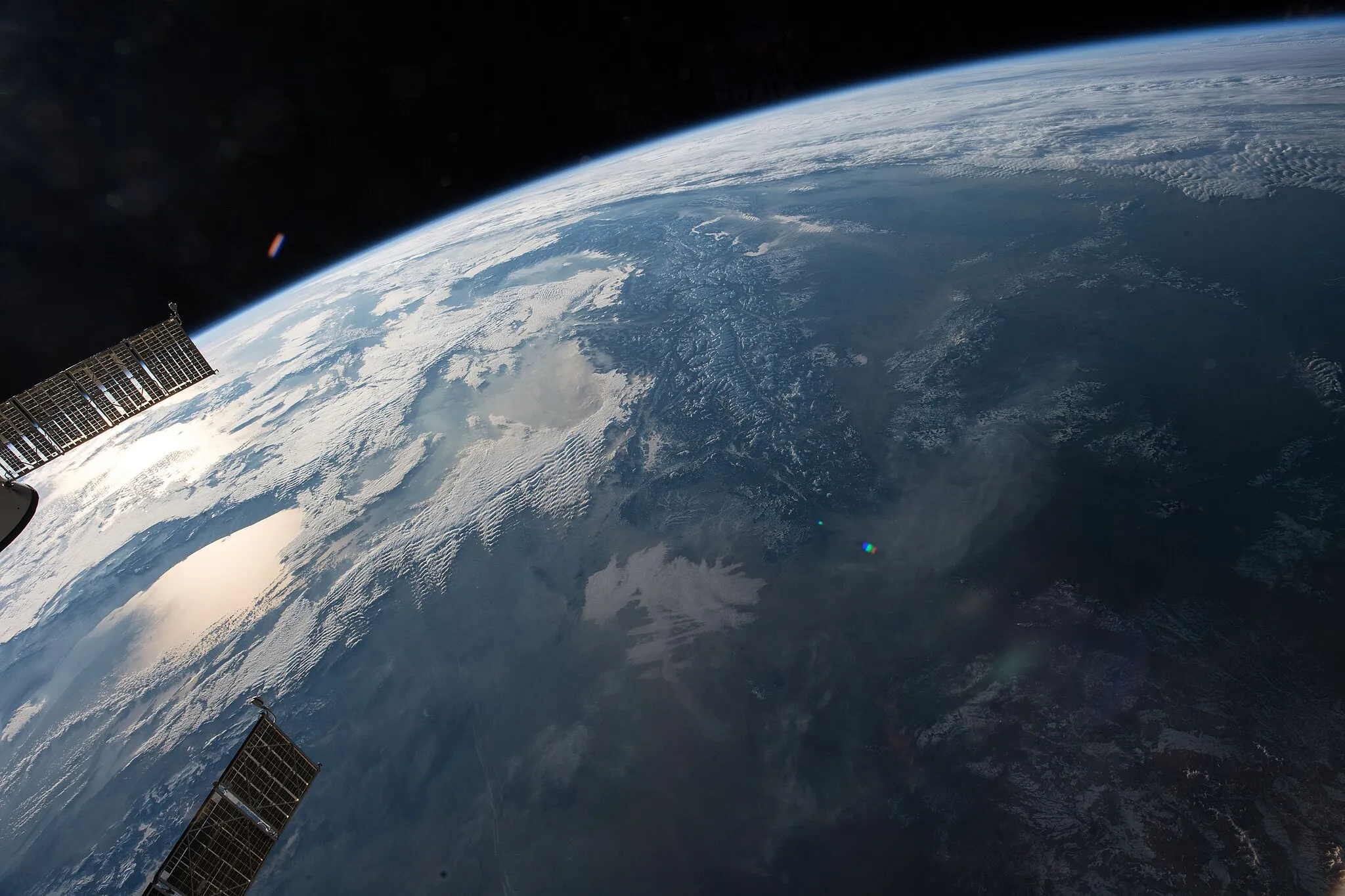 Photo showing: View of Earth taken during ISS Expedition 53.