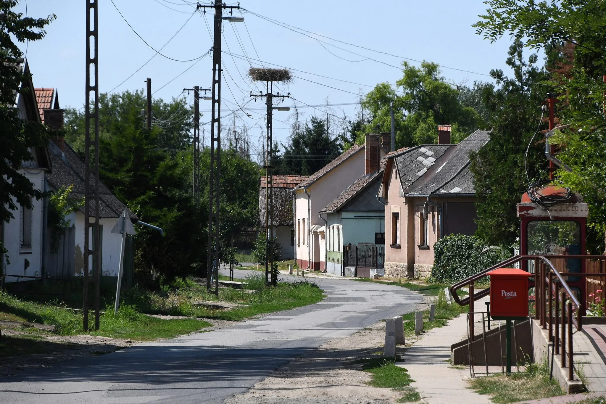 Photo showing: Street in Konyár, Hungary