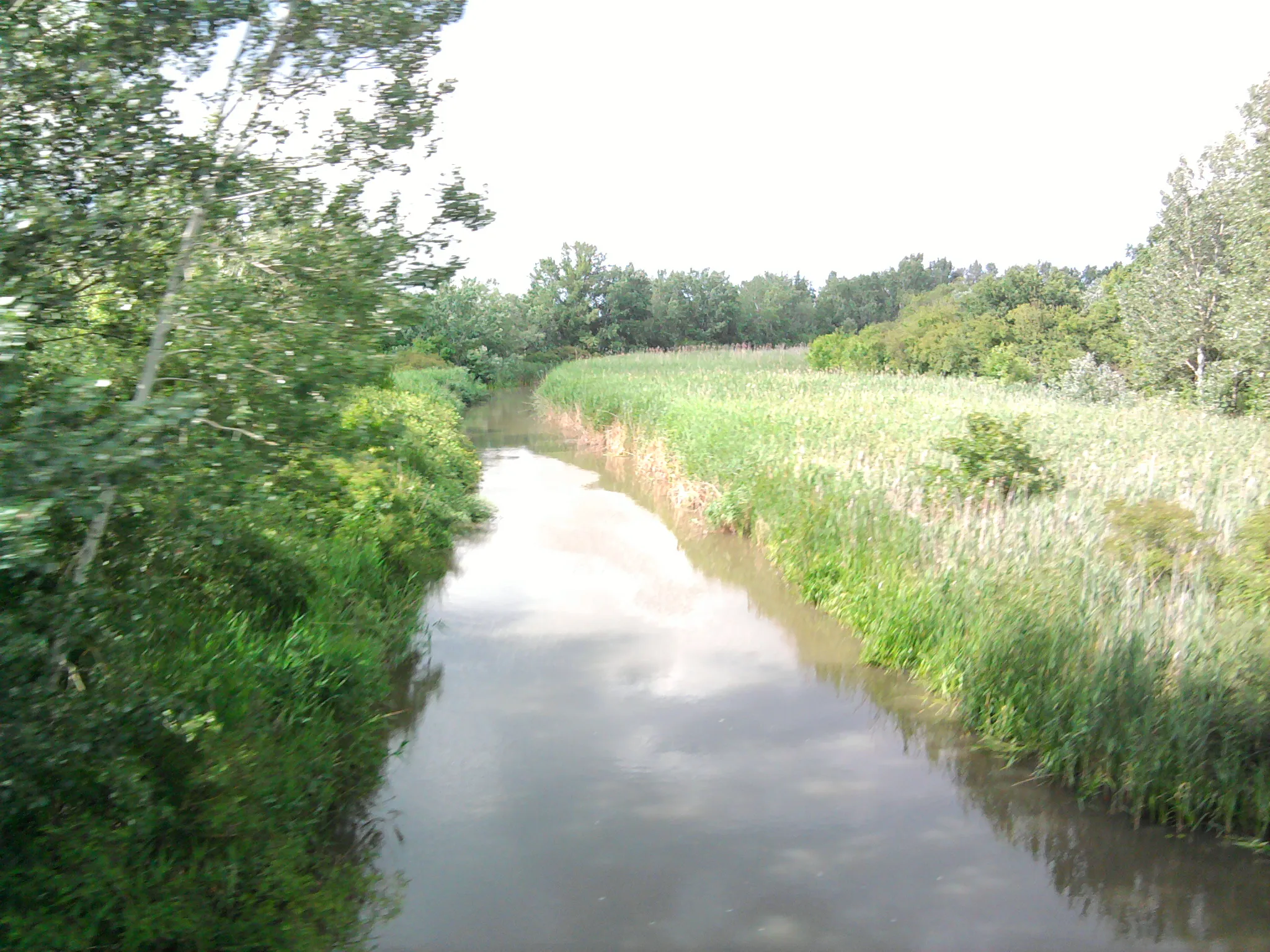 Photo showing: A Hortobágy folyó a Hortobágy község melletti vasúti hídról fotózva