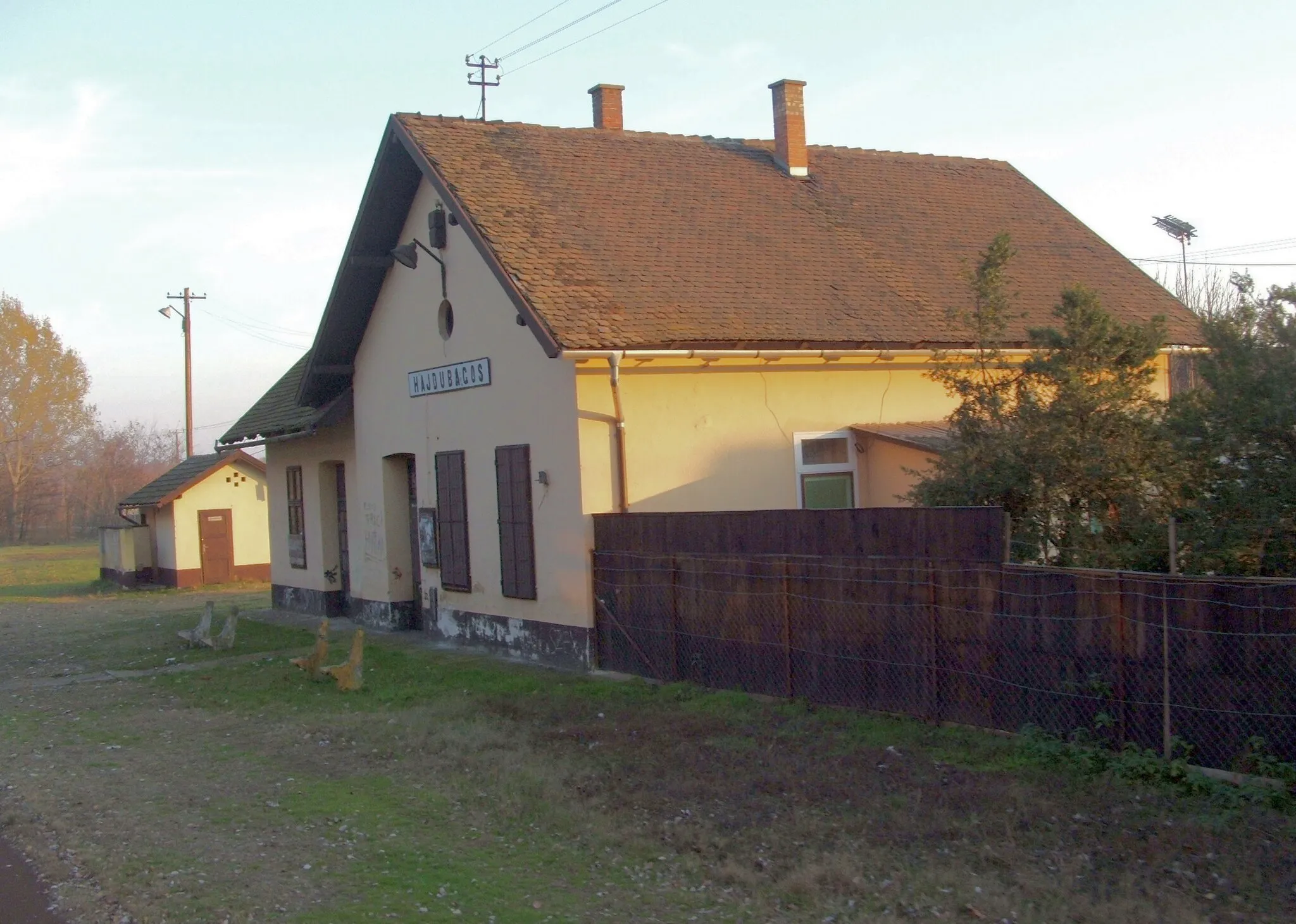 Photo showing: Hajdúbagos train station (Hajdú-Bihar county)