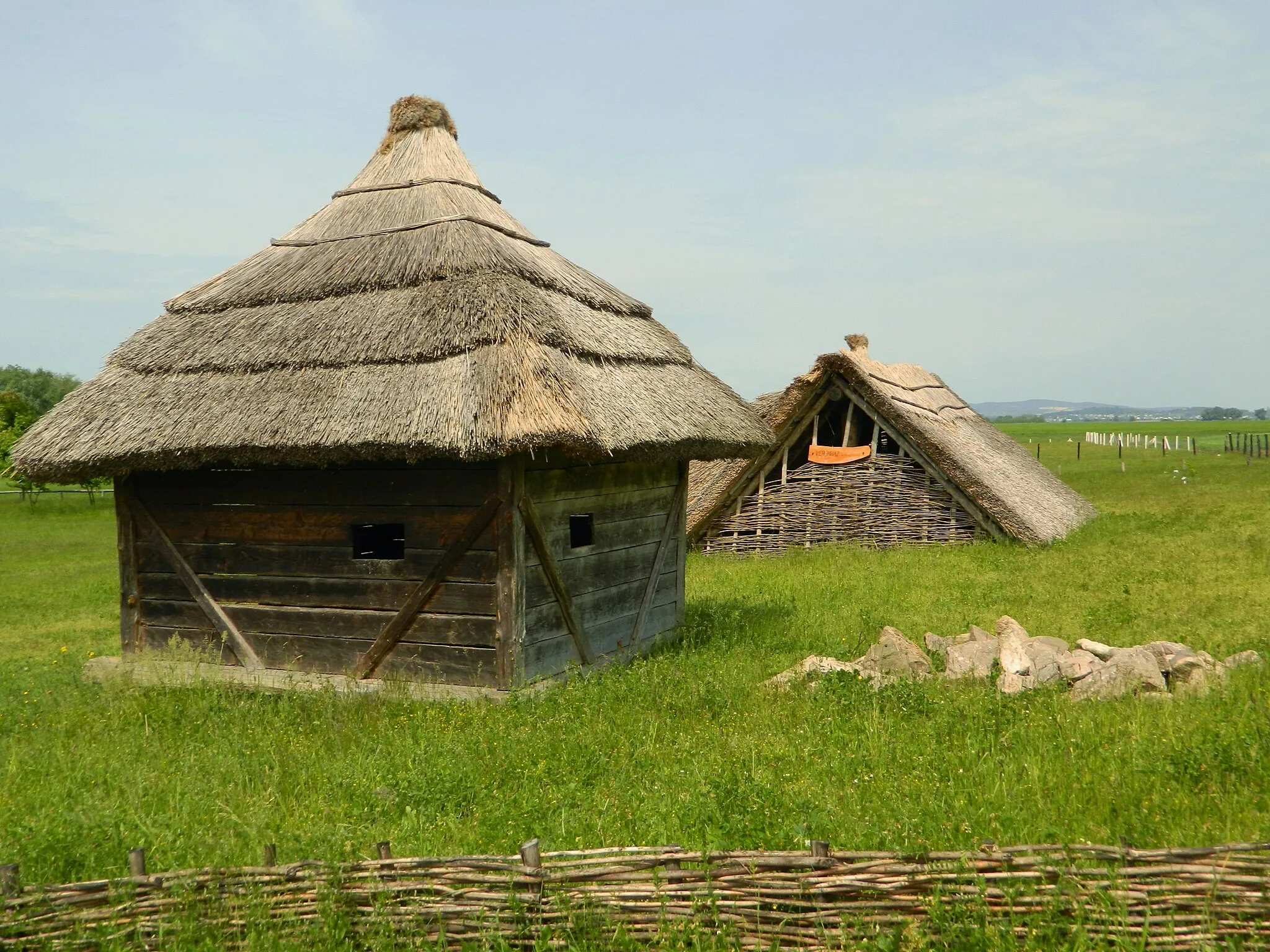 Photo showing: Visitor centre of cemetery from the time of Settlement of the Magyars in Hungary