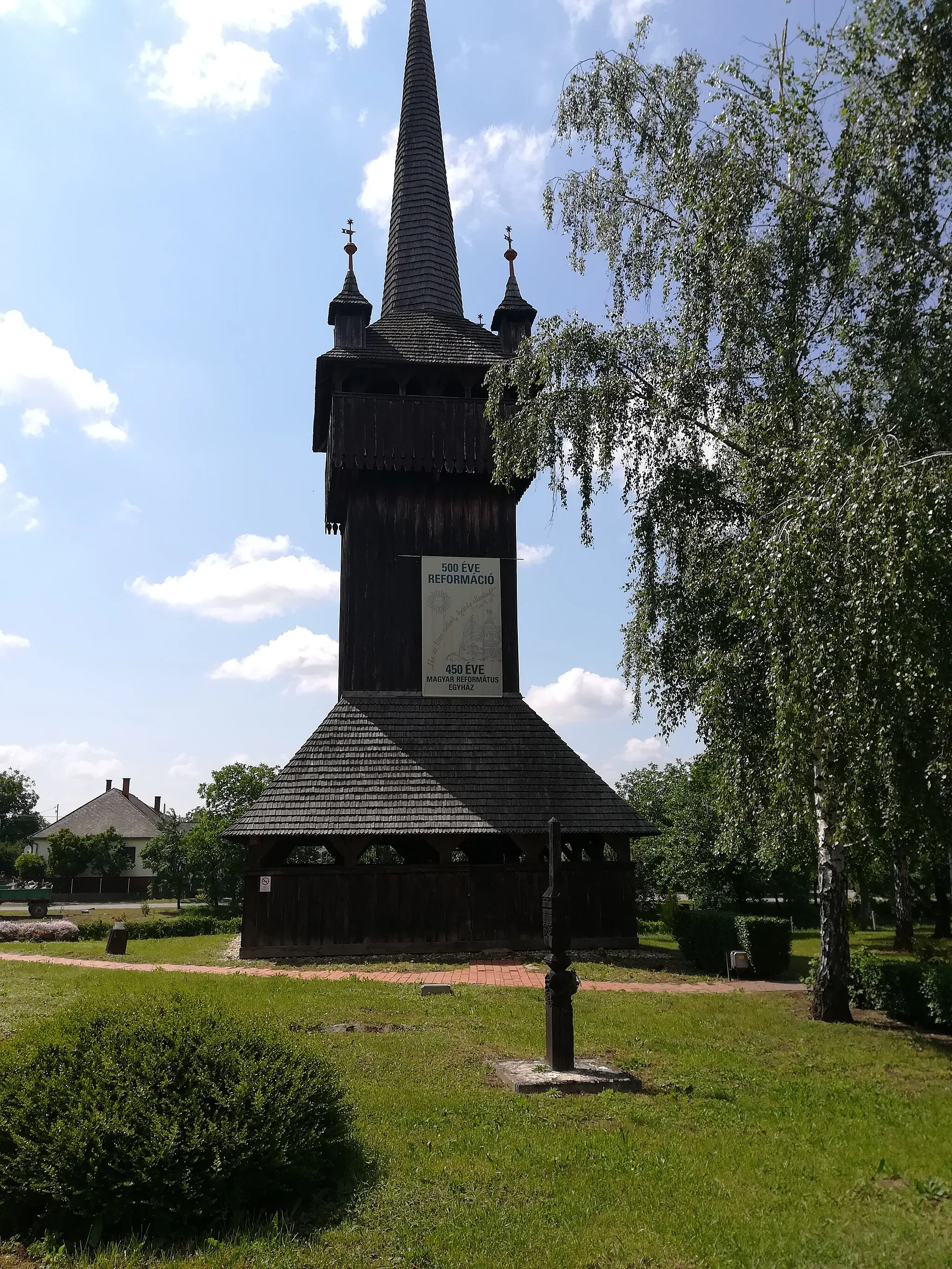 Photo showing: Bell tower of calvinist church in Vámosatya, Hungary
