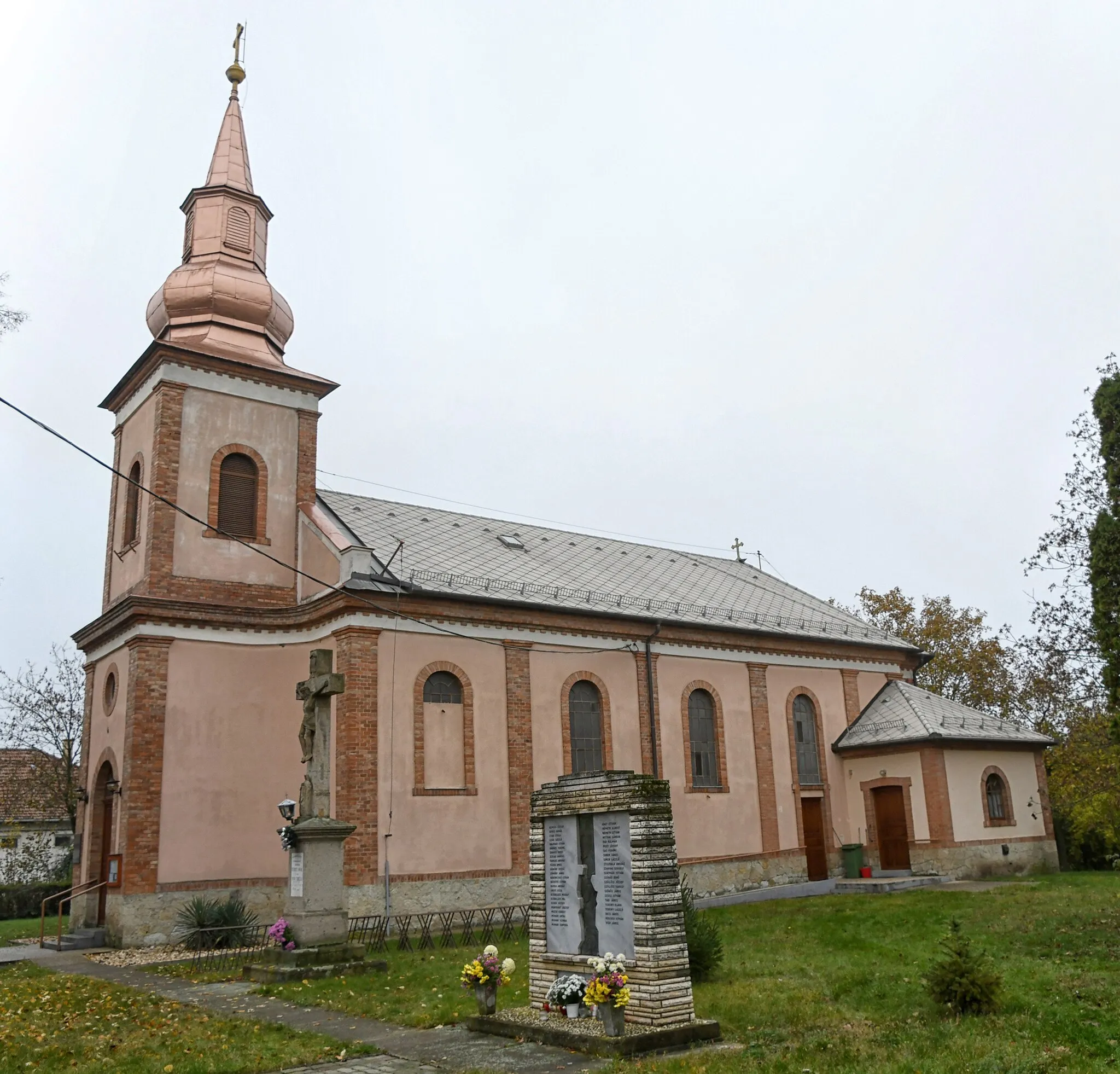 Photo showing: Roman Catholic church in Jászboldogháza