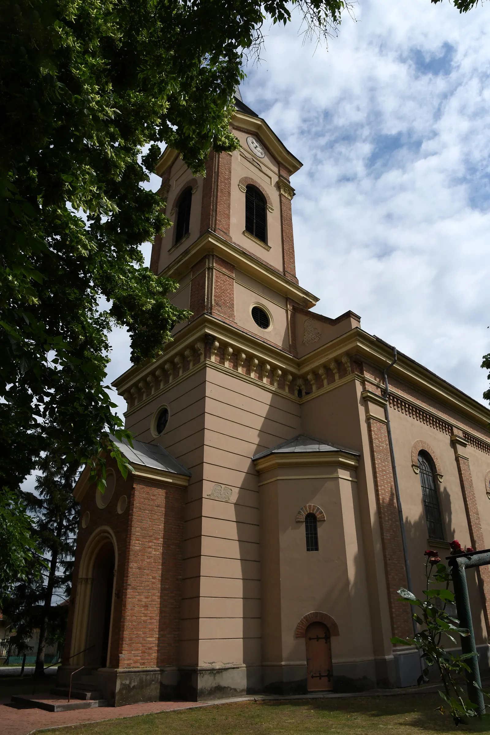 Photo showing: Roman Catholic church in Vámosgyörk, Hungary