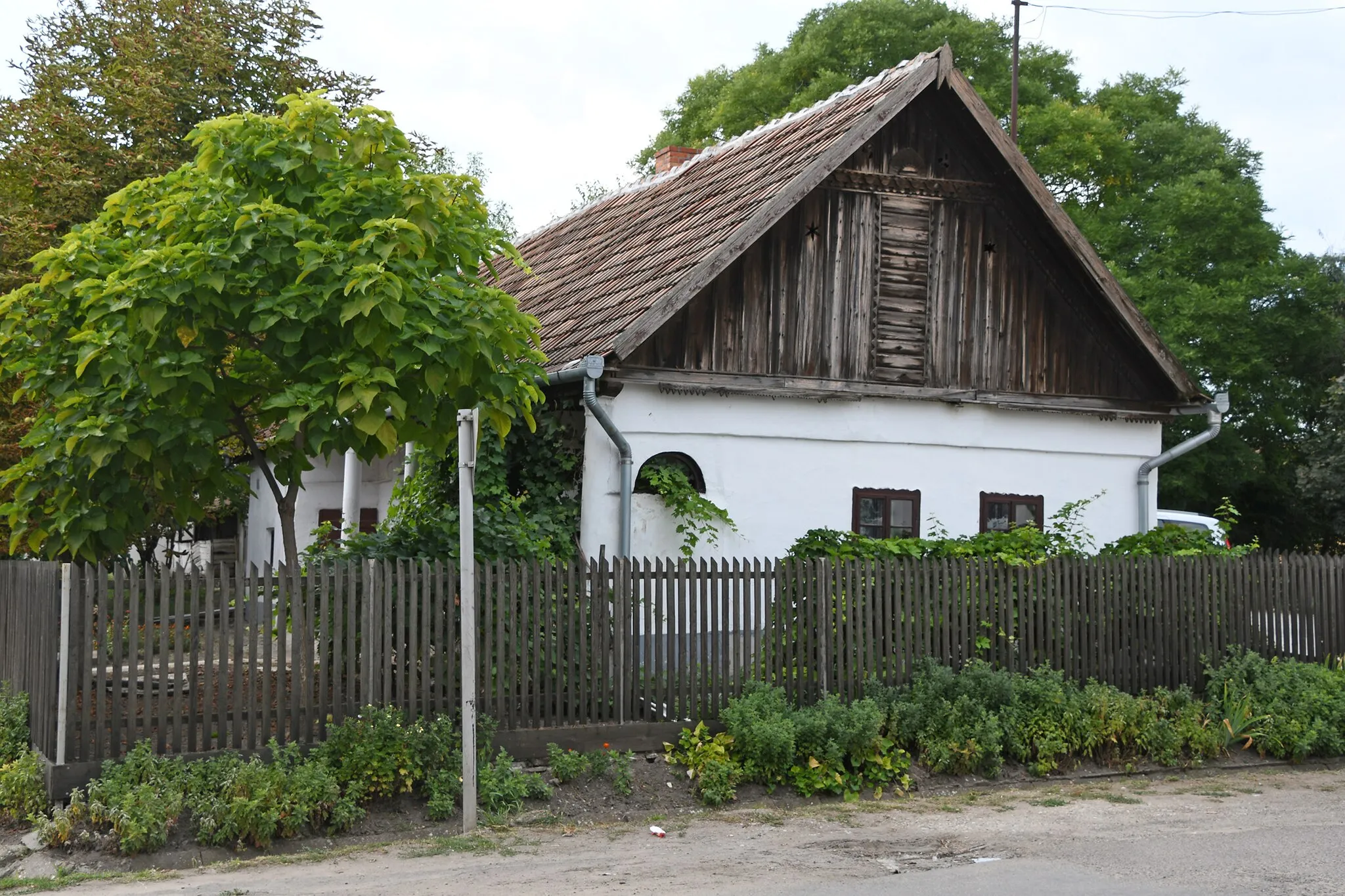 Photo showing: Traditional dwelling-house in the Bem Street, Átány, Hungary