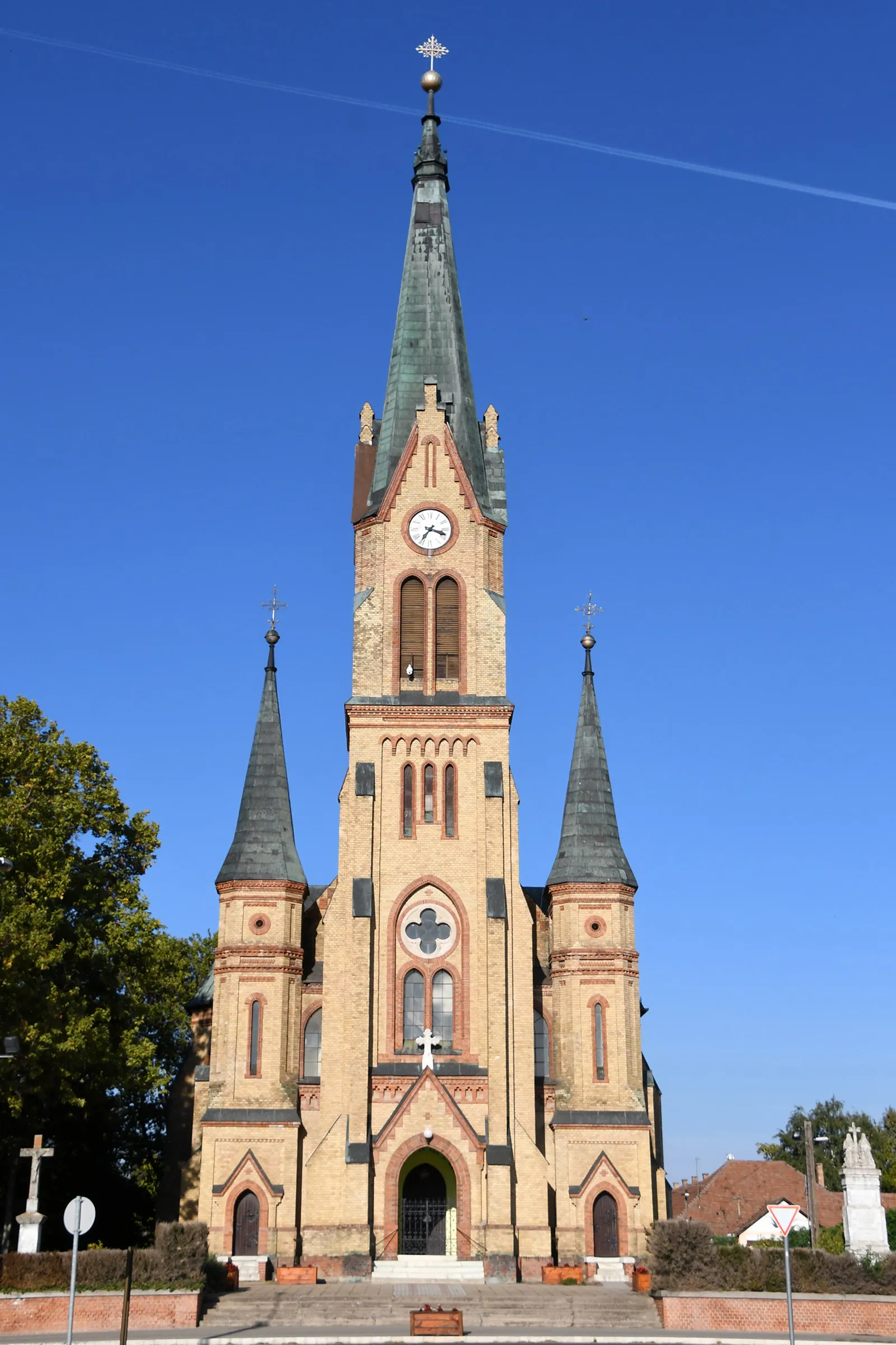 Photo showing: Roman Catholic church in Jászkarajenő, Hungary